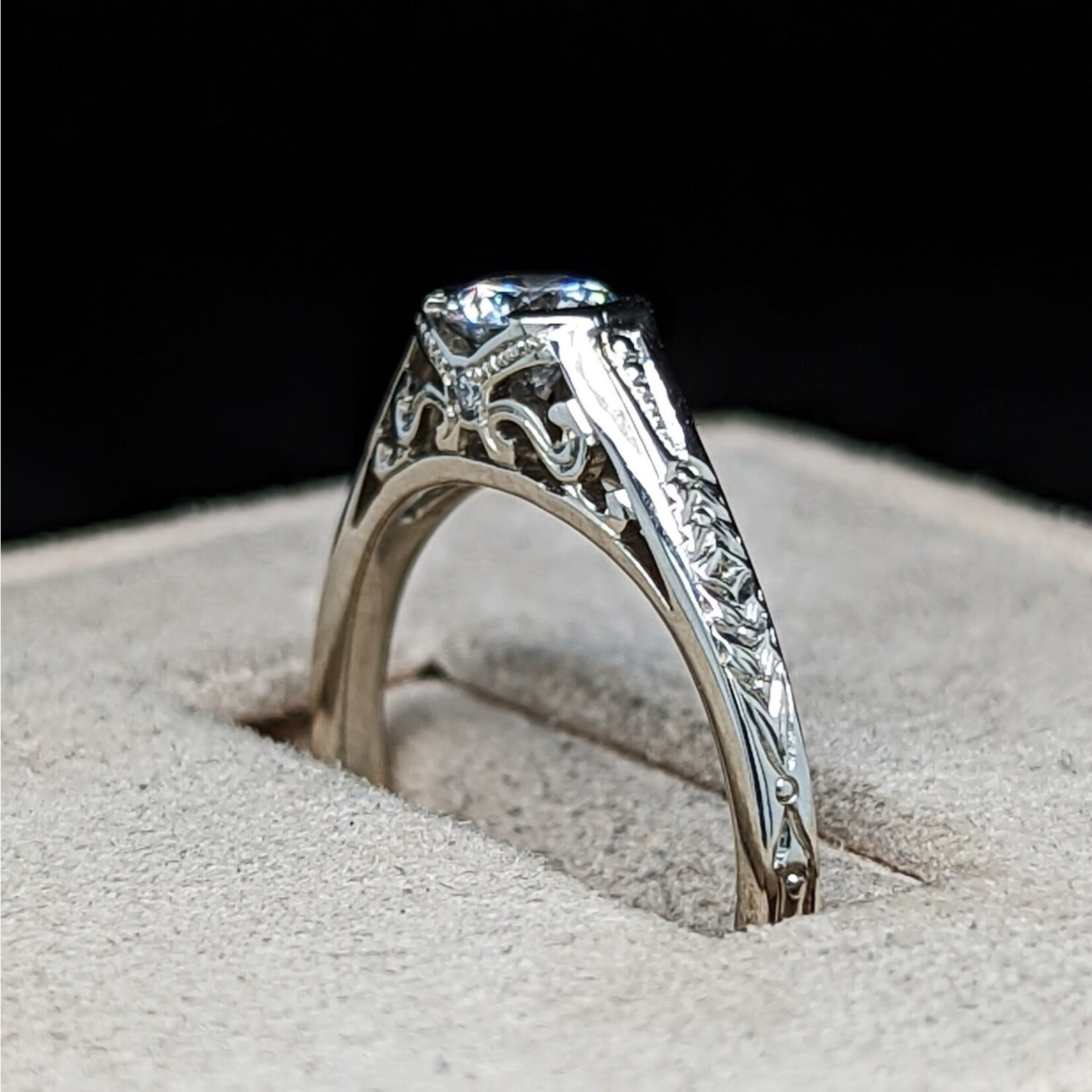 Modern Heirloom® Deco HB Scroll Filigree Ring .42ct, 14kw Sz6.75