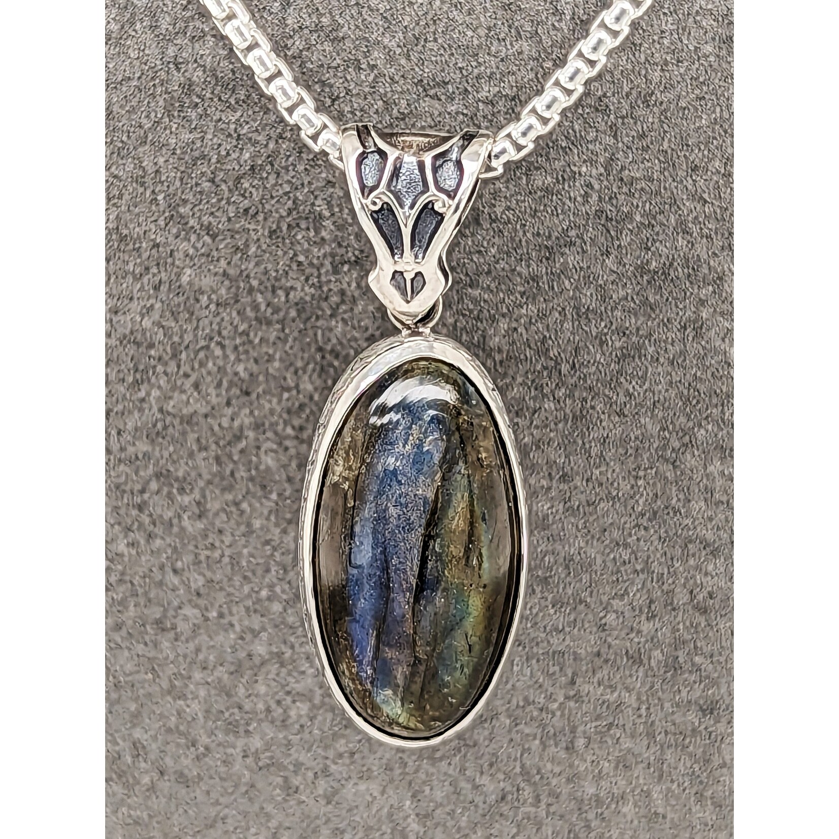 Modern Heirloom® Labradorite Relic Necklace