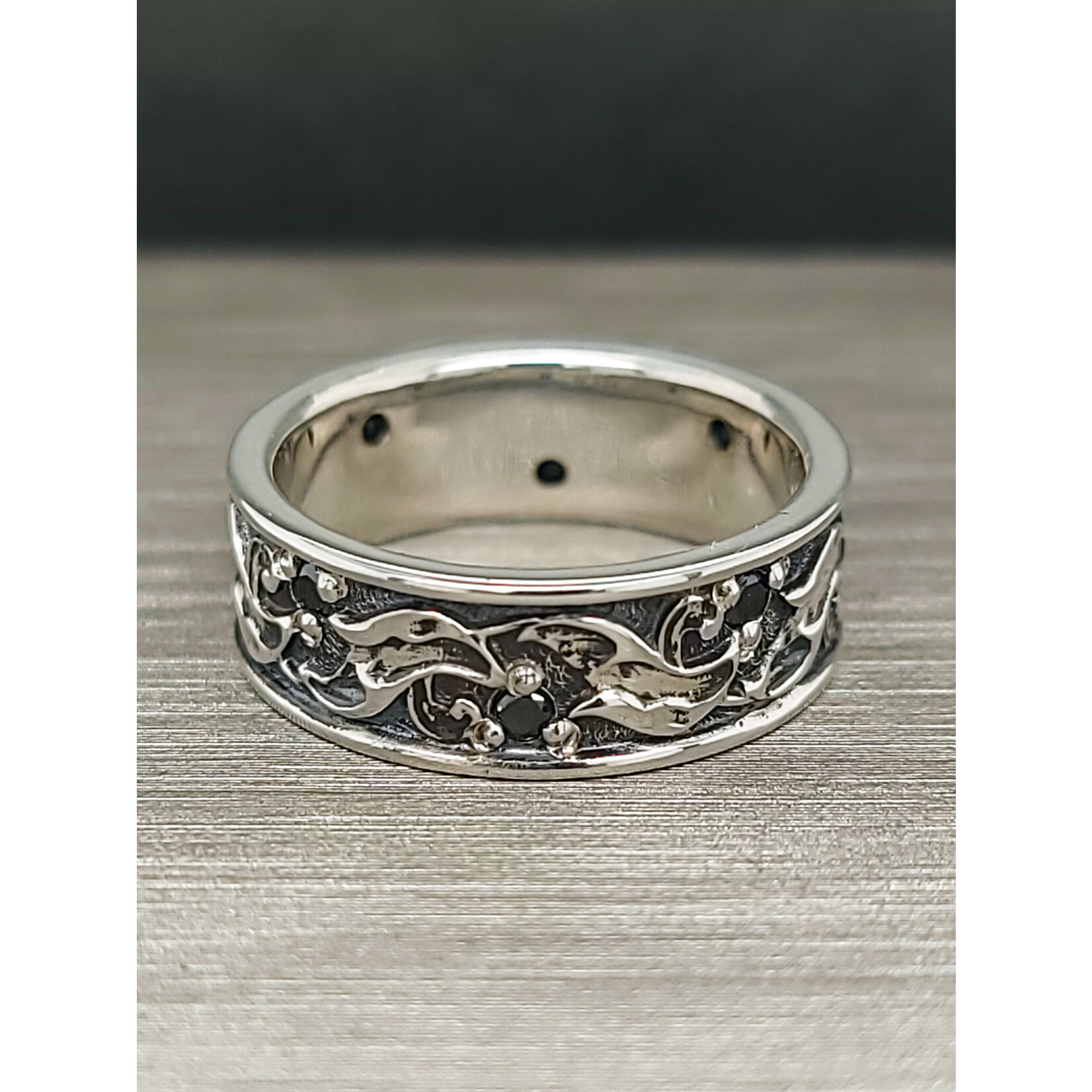 Modern Heirloom® Leaves Band - Black Diamond & Sterling
