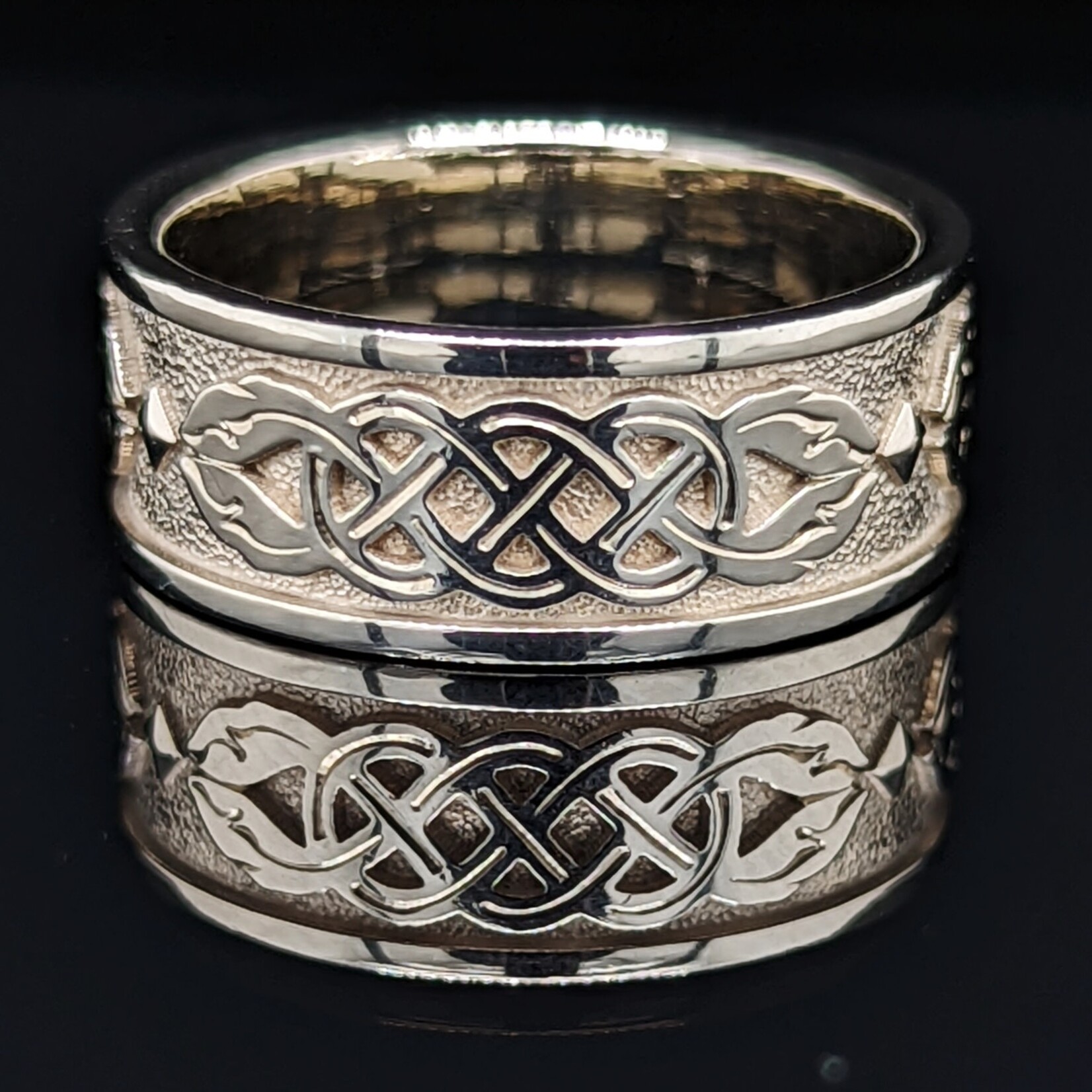 Modern Heirloom® Celtic Carrick Knot Band, 8.0mm wide, 14KW, Sz7.5