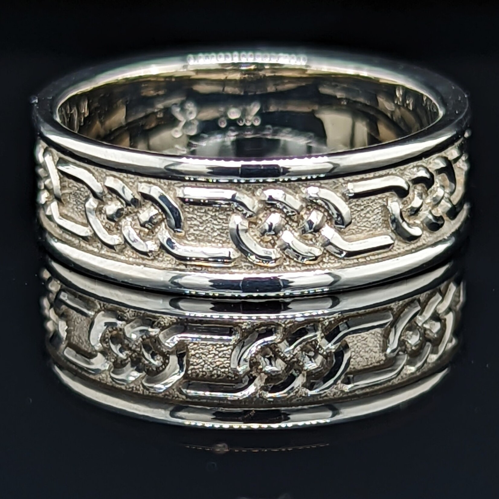 Modern Heirloom® Celtic Carrick Knot Band, 8.0mm wide, 14KW, Sz7.5