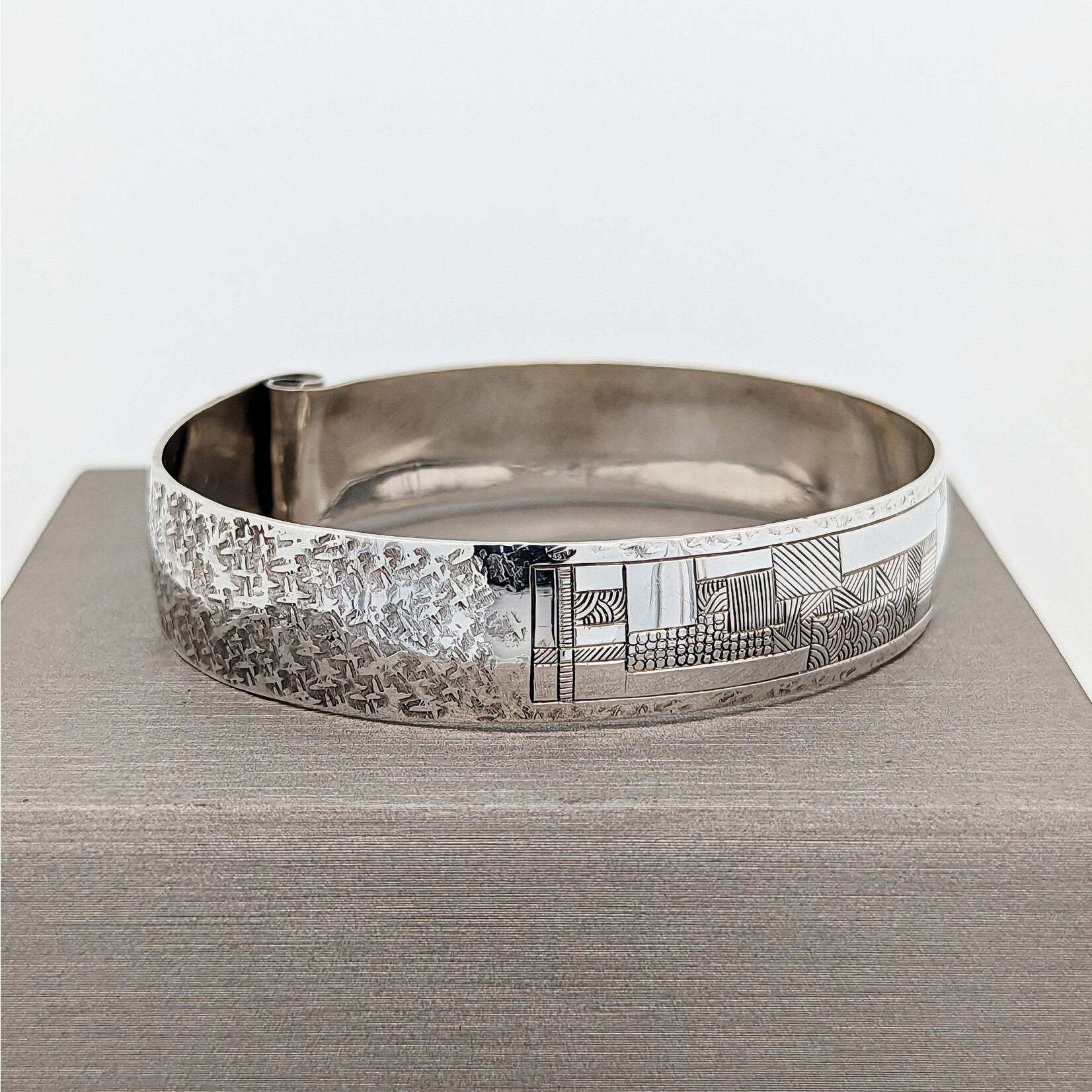 Modern Heirloom® Geometric Window Scroll Bracelet, 13mm