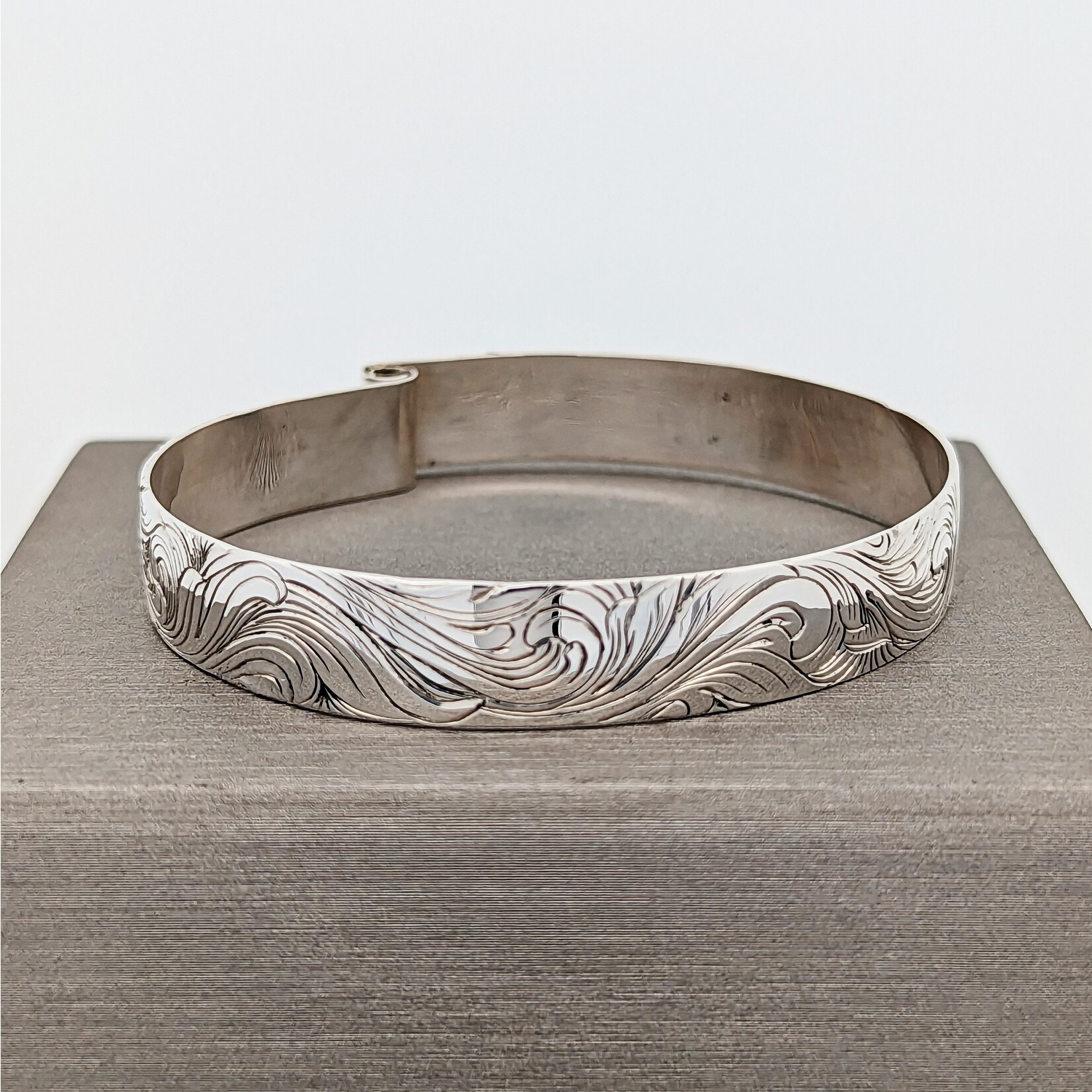 Modern Heirloom® Acanthus Scroll Bracelet, 13mm