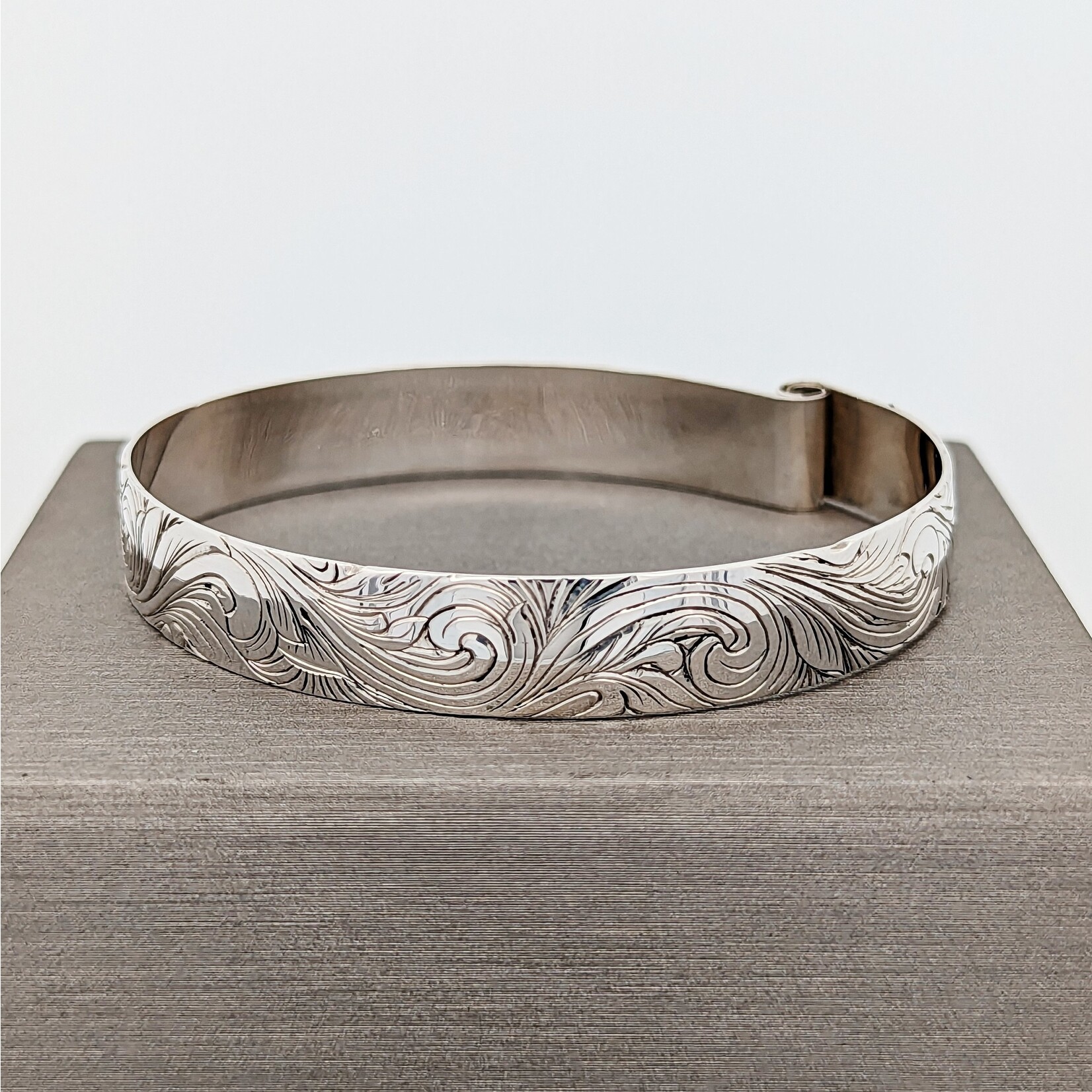 Modern Heirloom® Acanthus Scroll Bracelet, 13mm