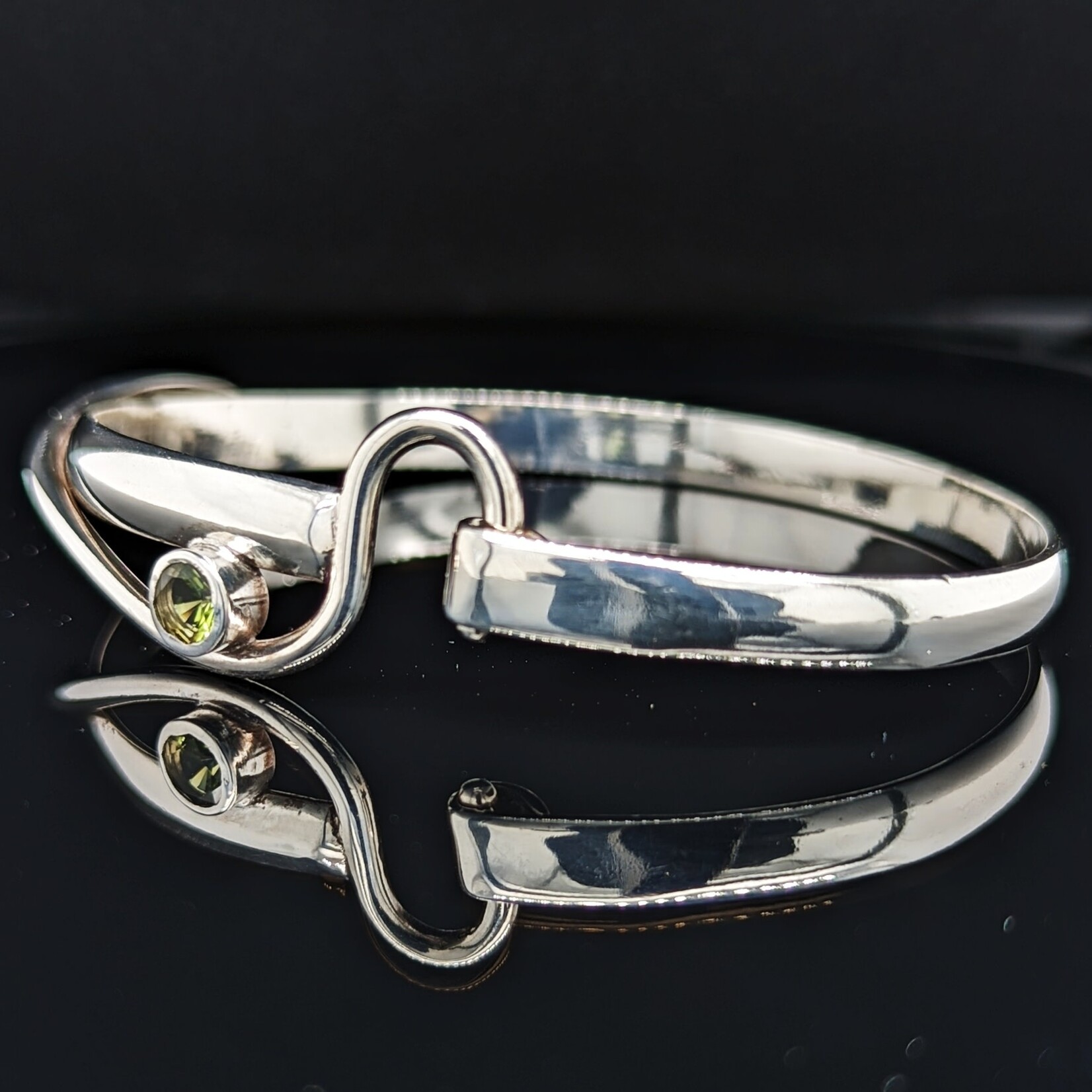 Modern Heirloom® AC Hook Bracelet, Peridot,  5mm 7” Silver