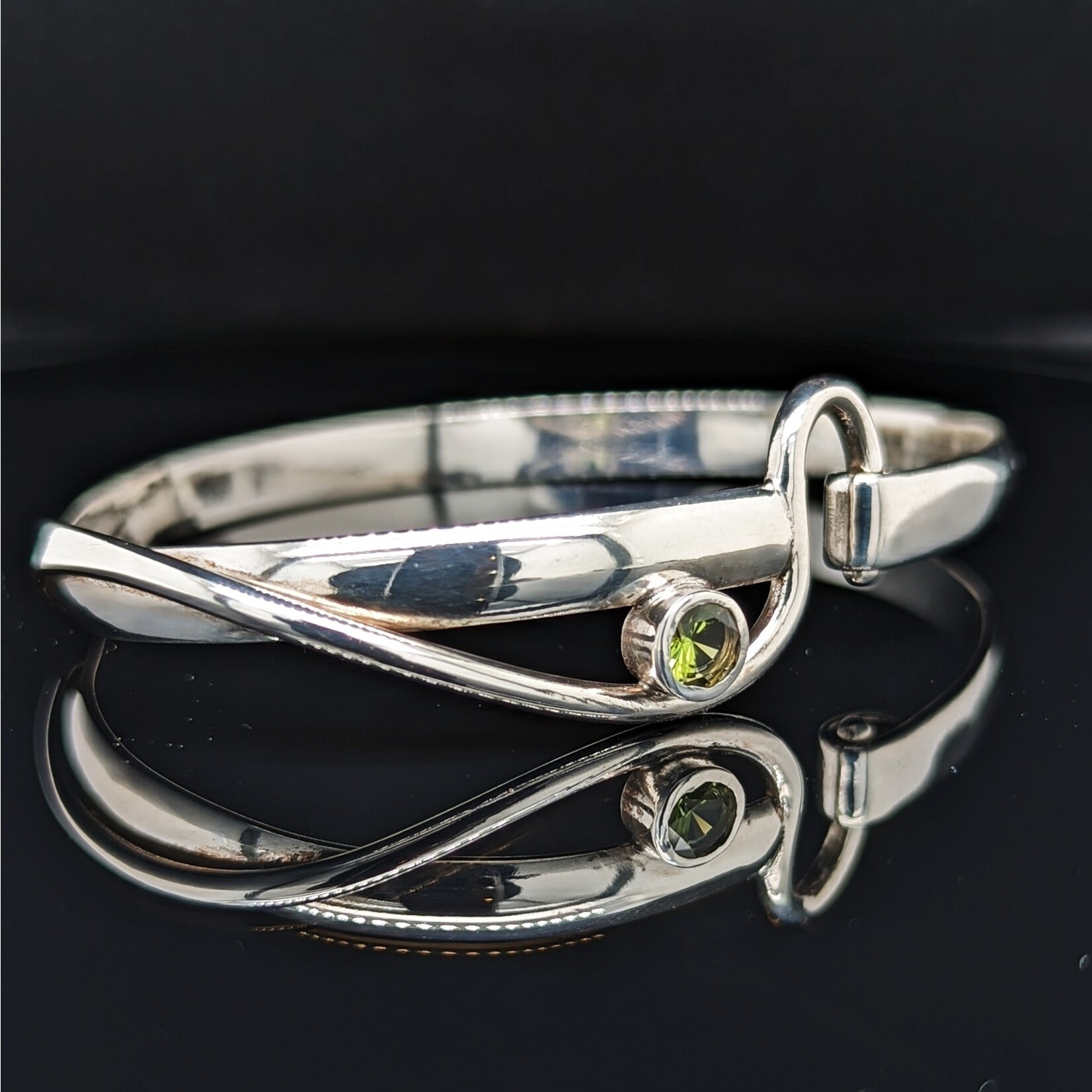 Modern Heirloom® AC Hook Bracelet, Peridot,  5mm 7” Silver