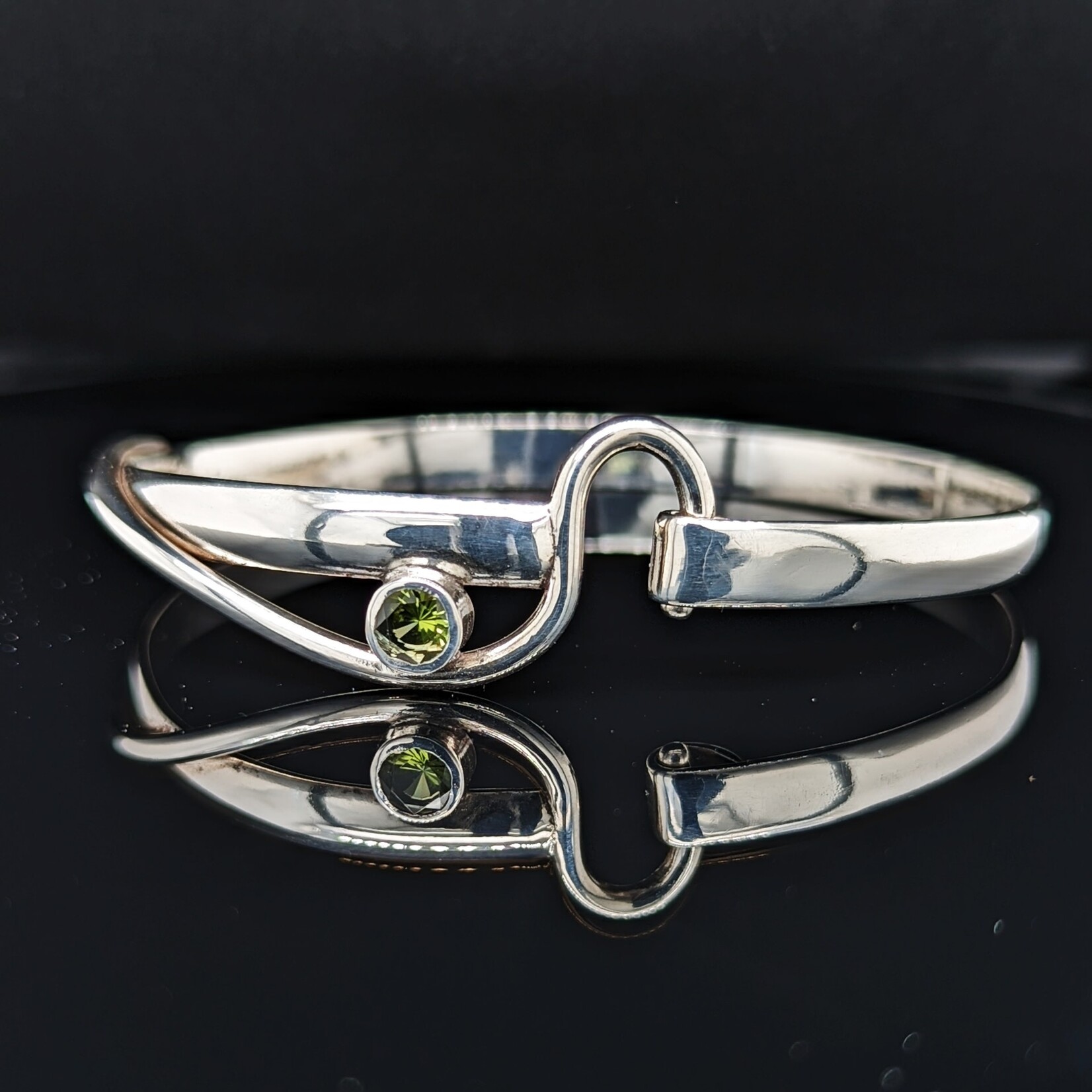 Modern Heirloom® AC Hook Bracelet, Peridot,  5mm 7” Silver