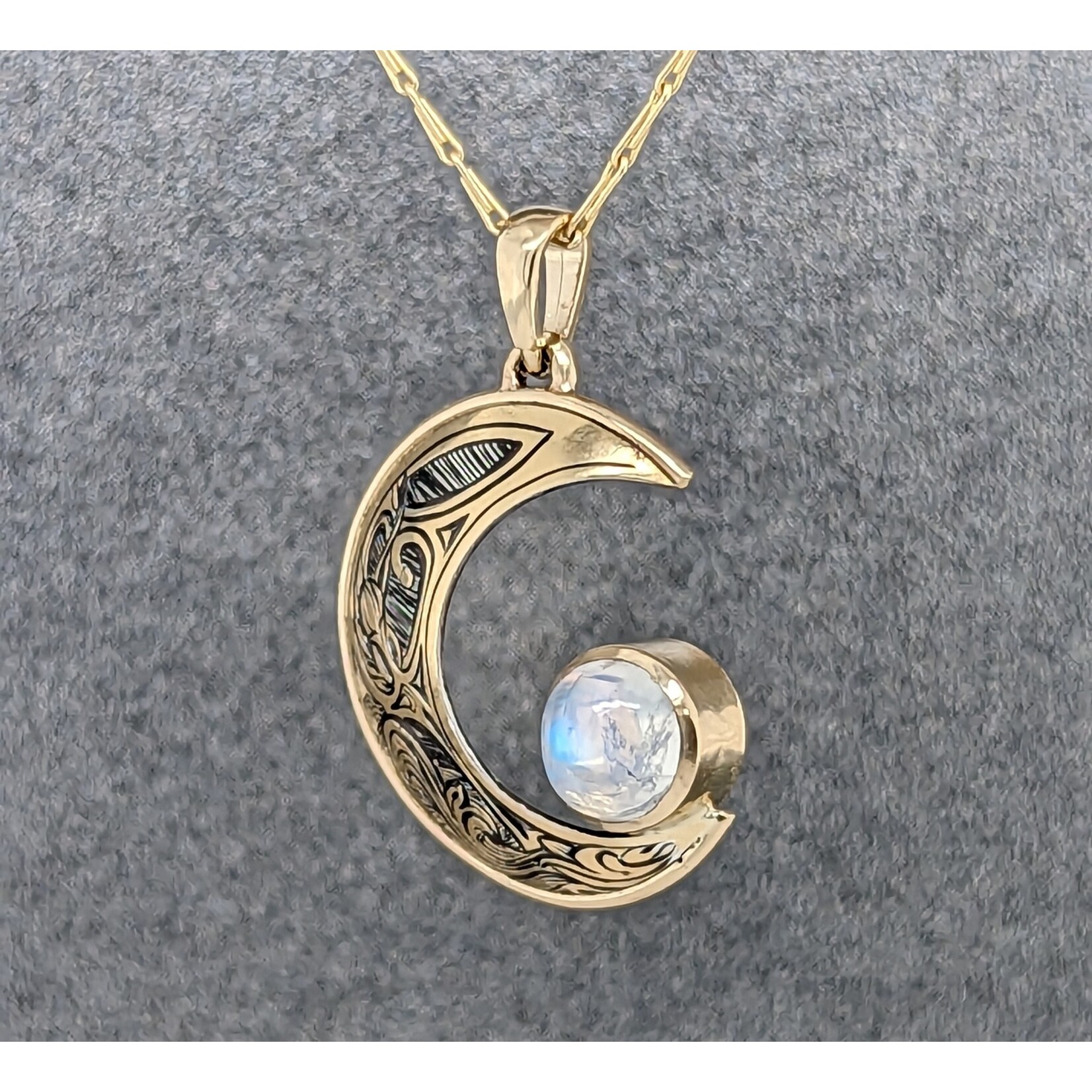 Modern Heirloom® 14KY Engraved Crescent Moon w/ 6mm Moonstone on 14KY 18" Pinsetta 1.0mm