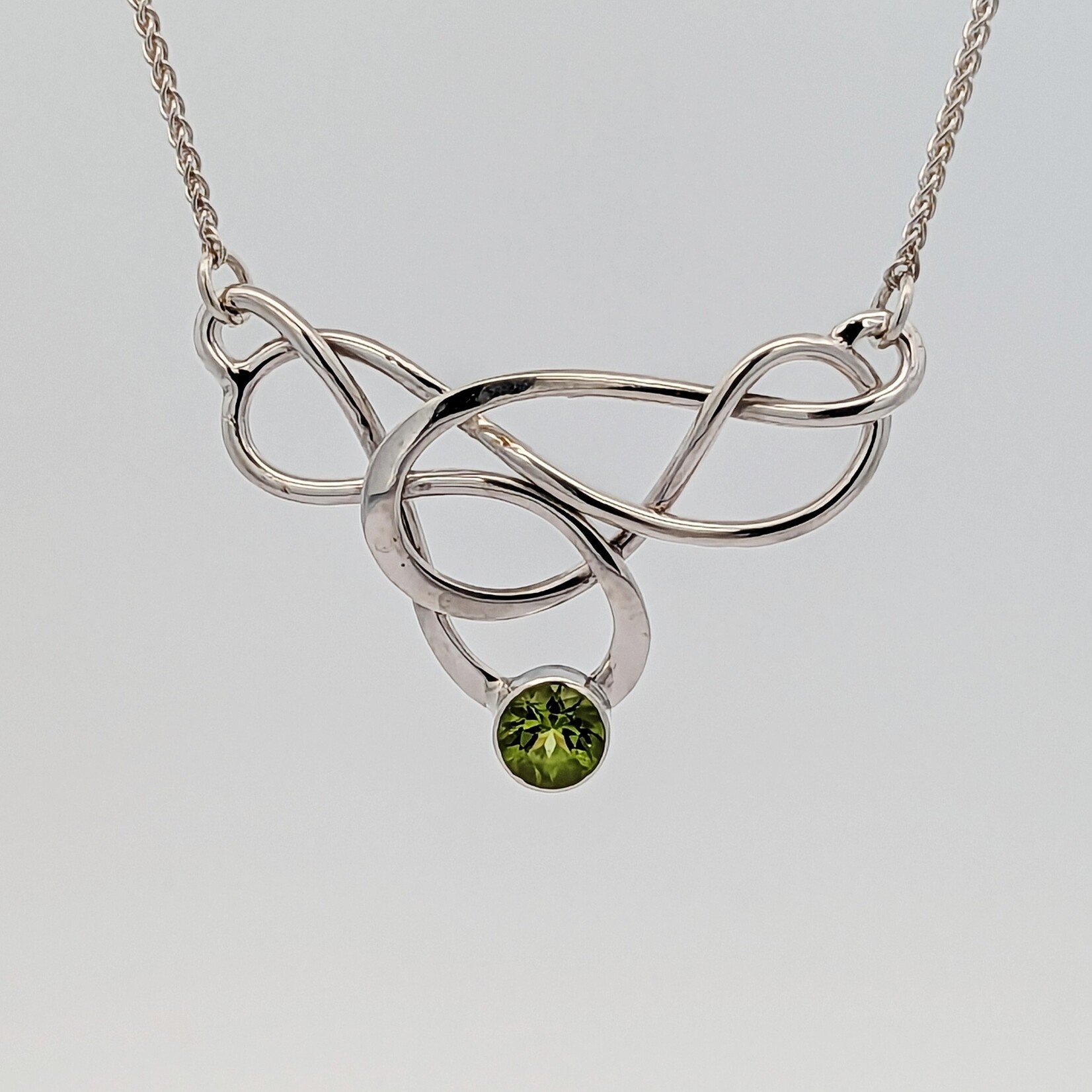 Modern Heirloom® Intertwined Nouveau 5mm Peridot Necklace