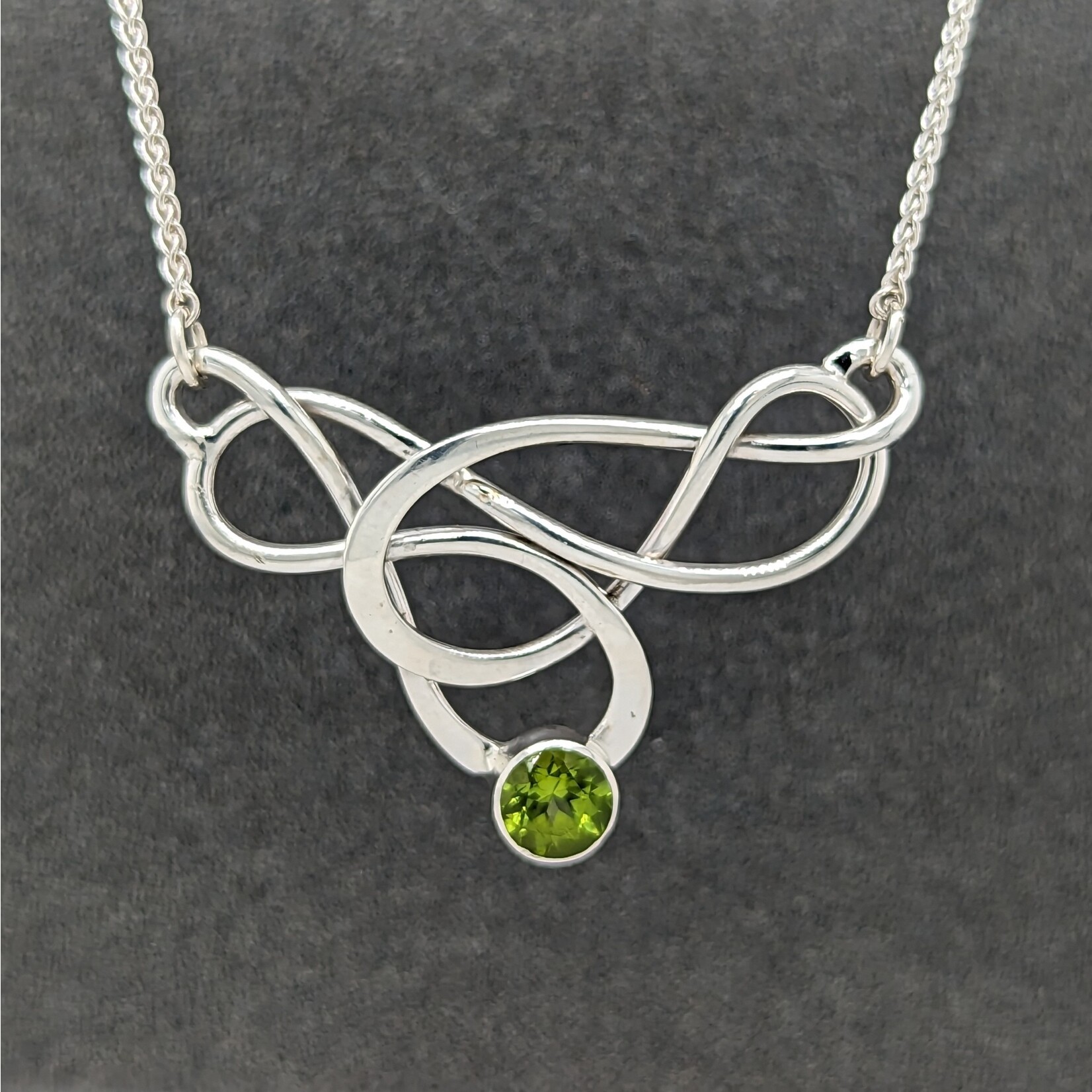 Modern Heirloom® Intertwined Nouveau 5mm Peridot Necklace