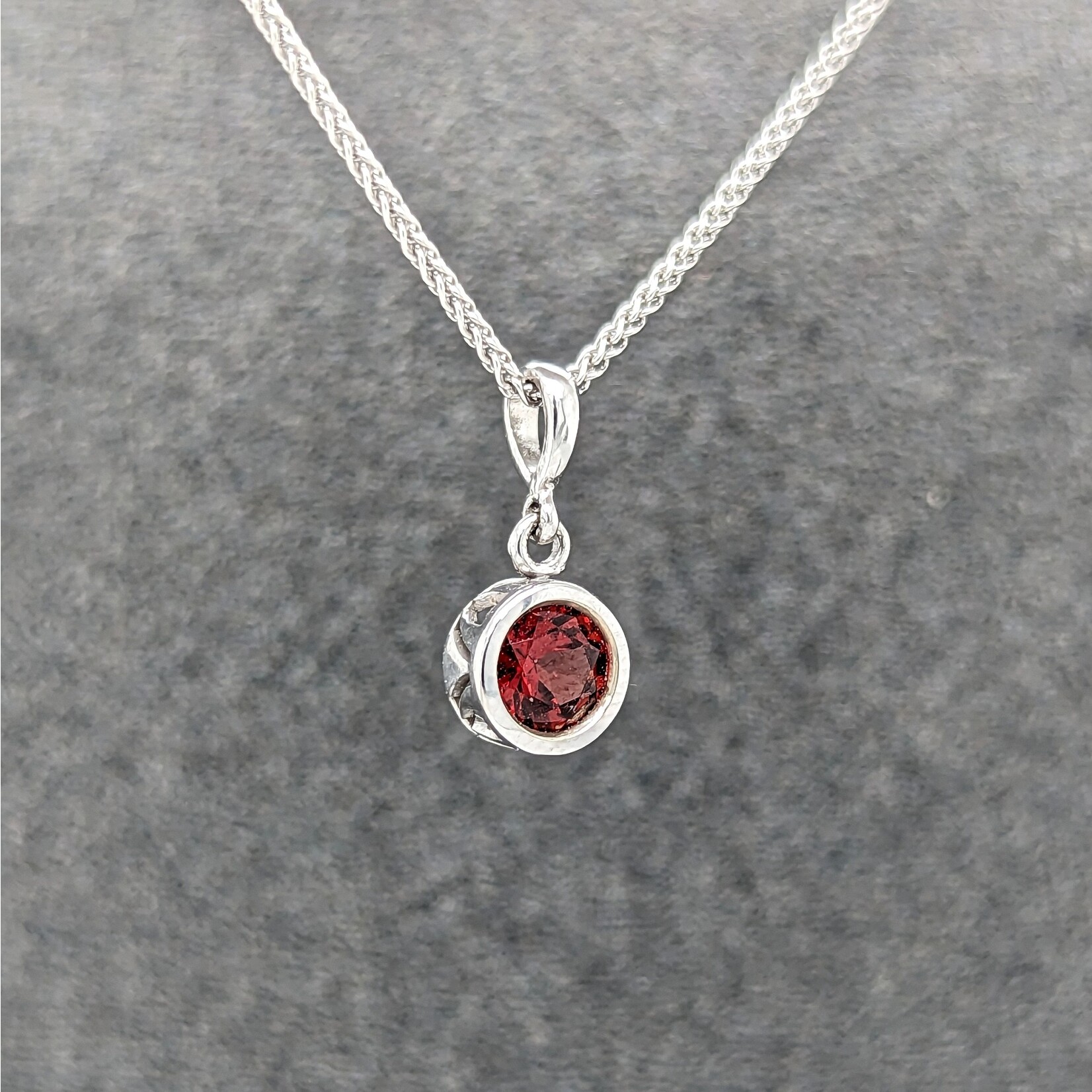 Modern Heirloom® 14KW Filigree Pendant w/ 5mm  Garnet on 16" Spiga