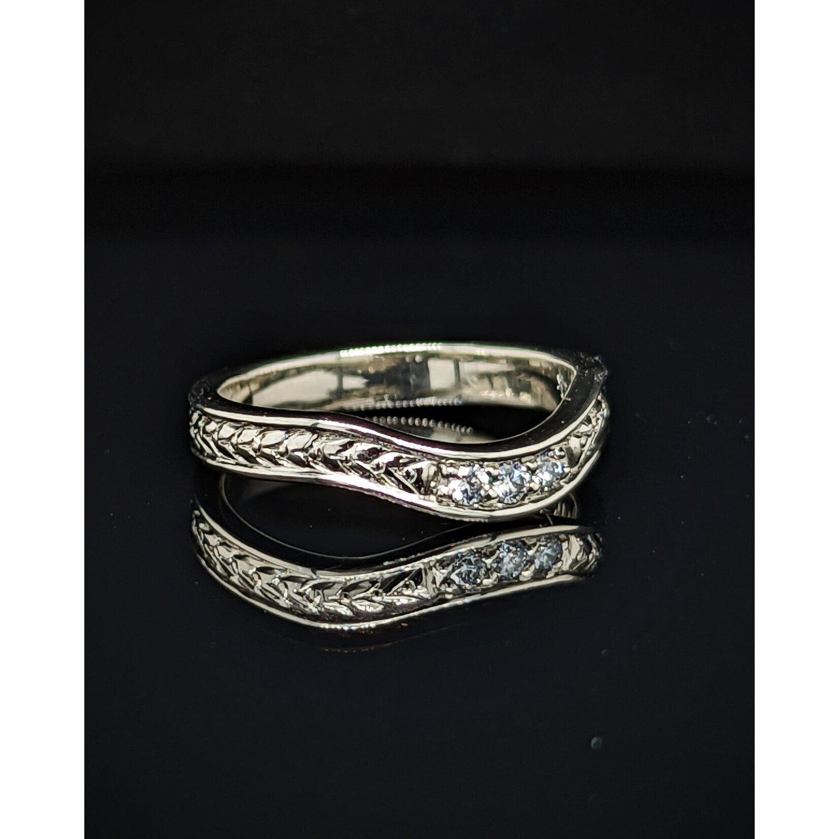 Modern Heirloom® 14KW 3-Stone Wheatleaf Contour Band