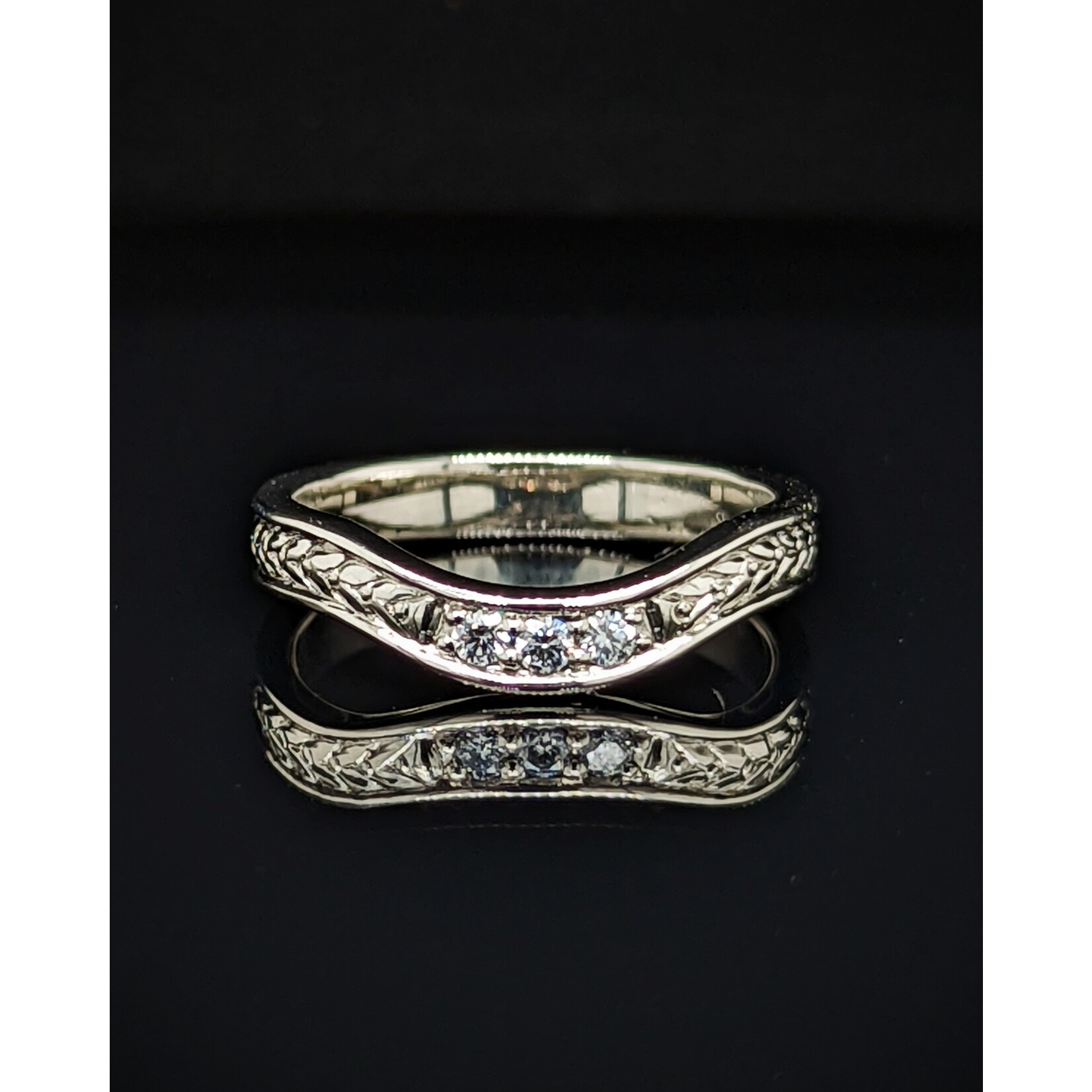 Modern Heirloom® 14KW 3-Stone Wheatleaf Contour Band