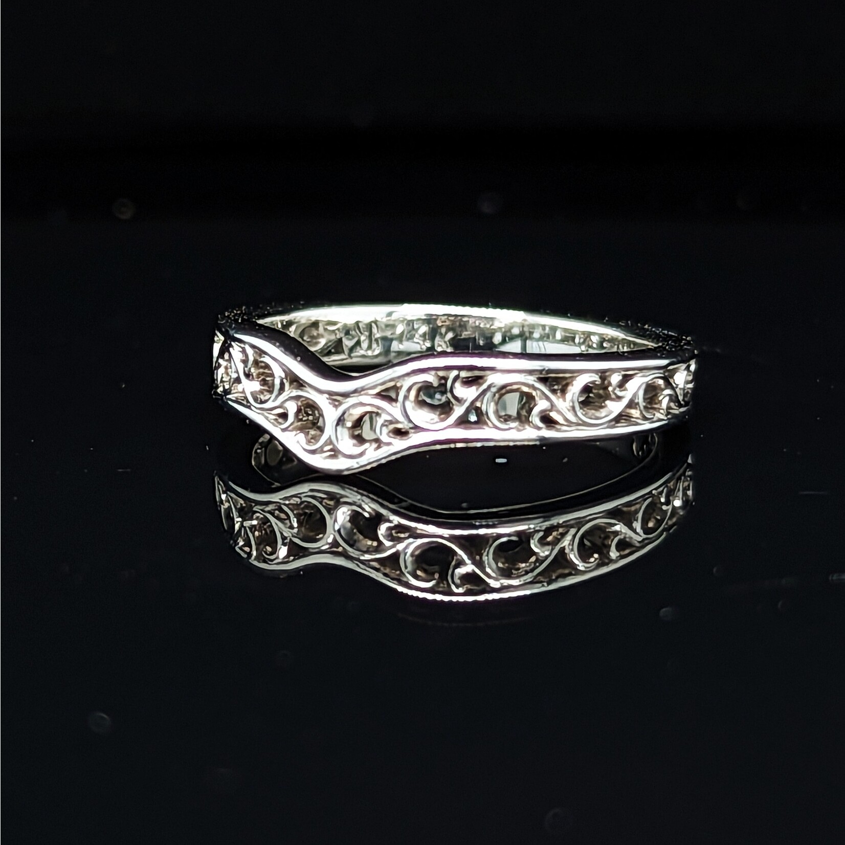 Modern Heirloom® Filigree Contour Band, 14KW