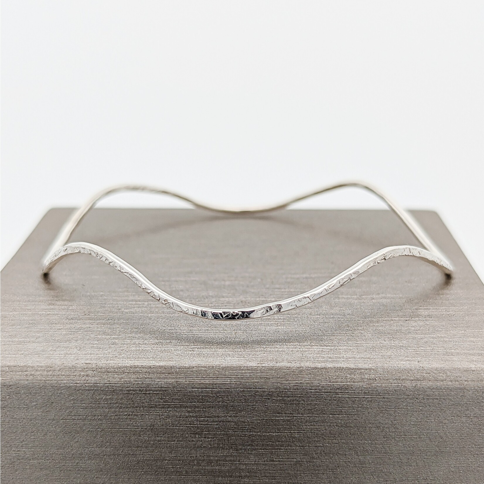 Modern Heirloom® Wavy Bangle, SS, 12ga, Small