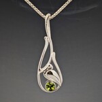 Modern Heirloom® Seagrass Pelican Pendant w/ 6mm Peridot