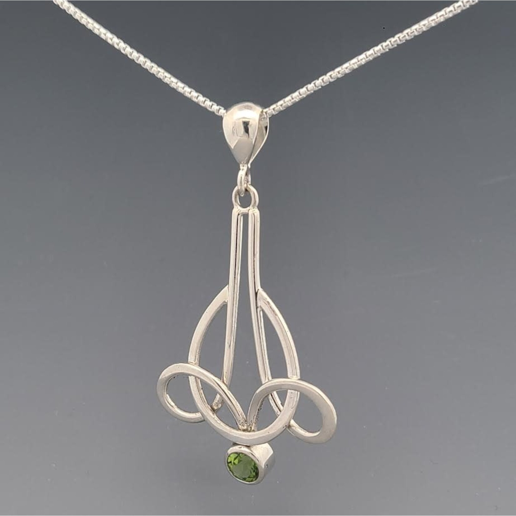 Modern Heirloom® Elegant Hand Forged Peridot Necklace