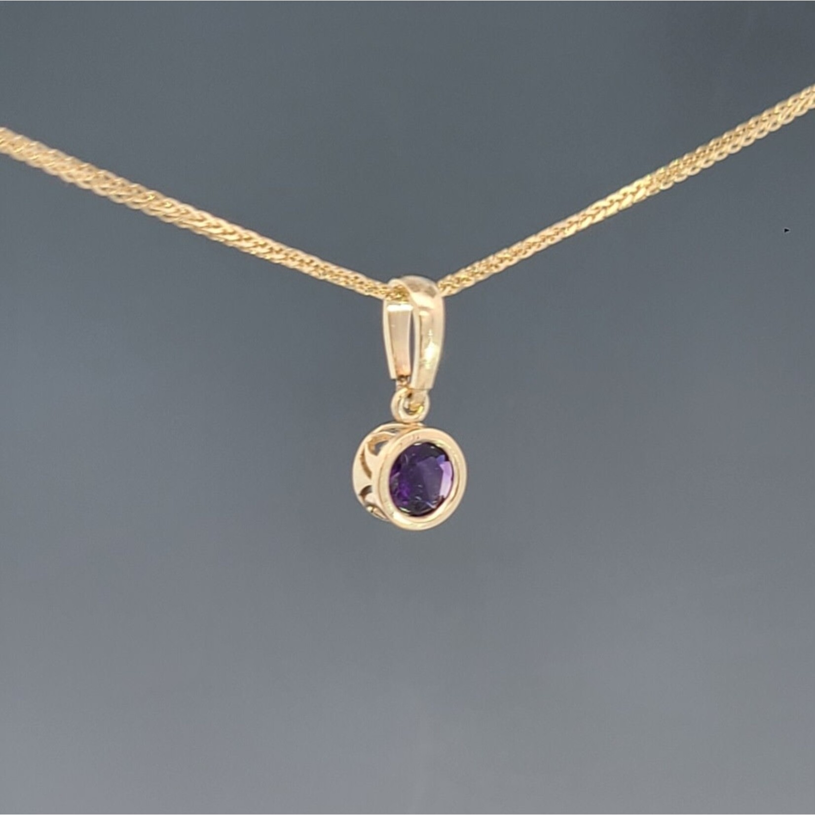 14KY Filigree Pendant w/ 5mm Amethyst on 18" Octava