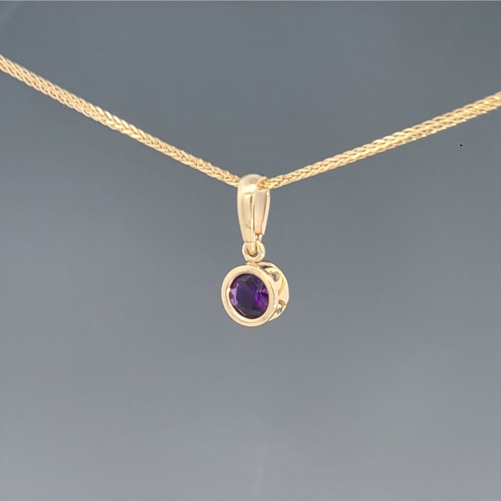 14KY Filigree Pendant w/ 5mm Amethyst on 18" Octava