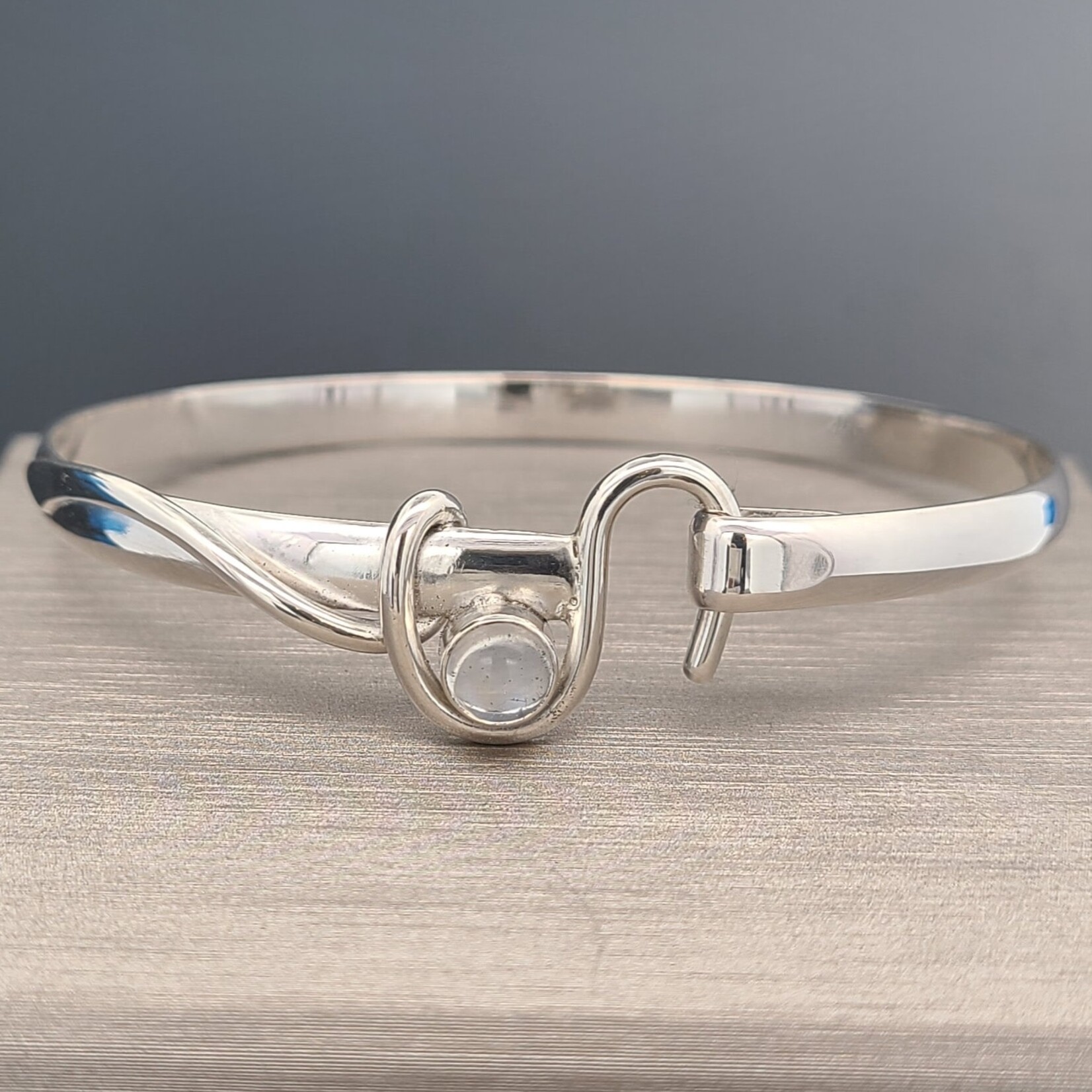 Modern Heirloom® AC Hook Bracelet Moonstone 6m