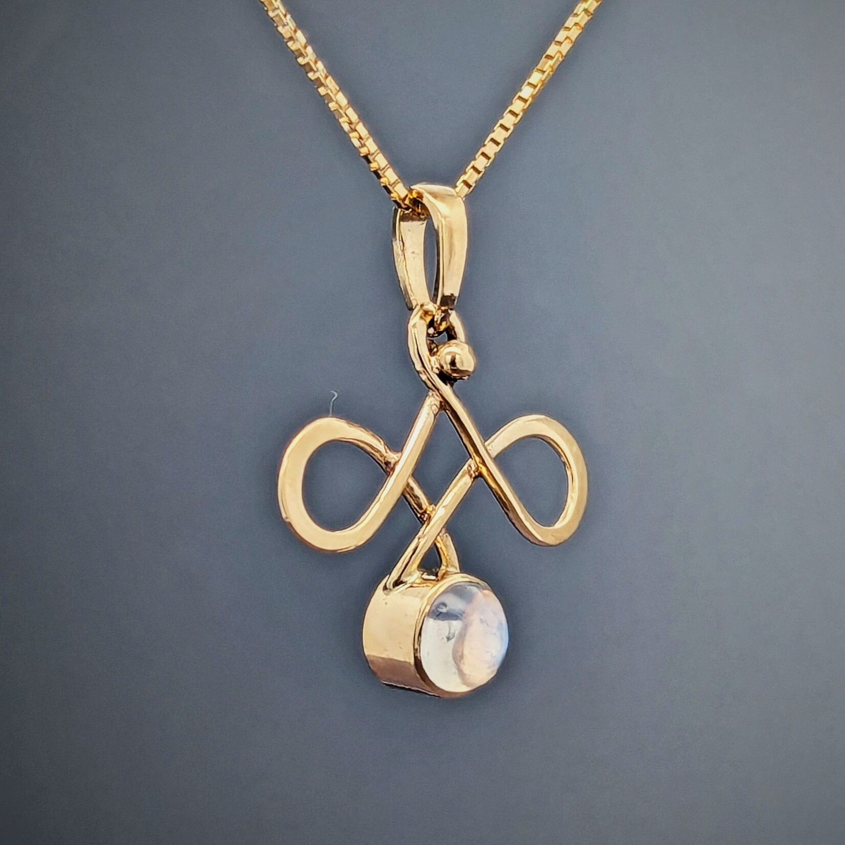 Modern Heirloom® Elegant Knot Pendant set with Moonstone, 14k yellow gold