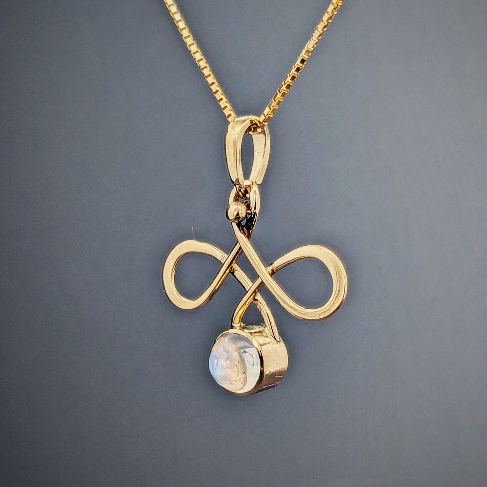 Modern Heirloom® Elegant Knot Pendant set with Moonstone, 14k yellow gold