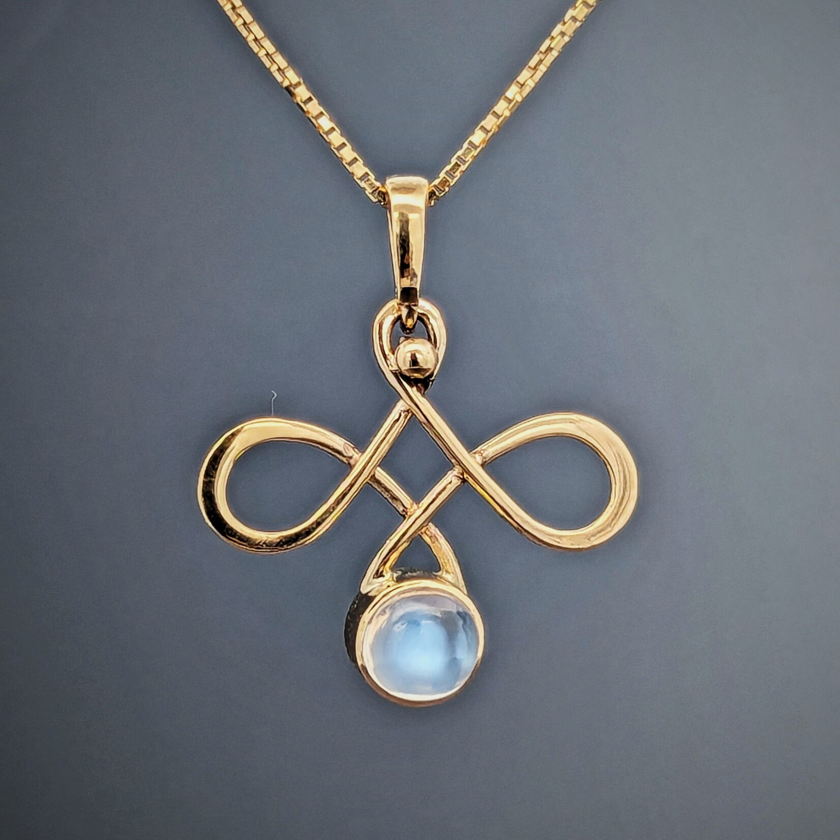 Modern Heirloom® Elegant Knot Pendant set with Moonstone, 14k yellow gold