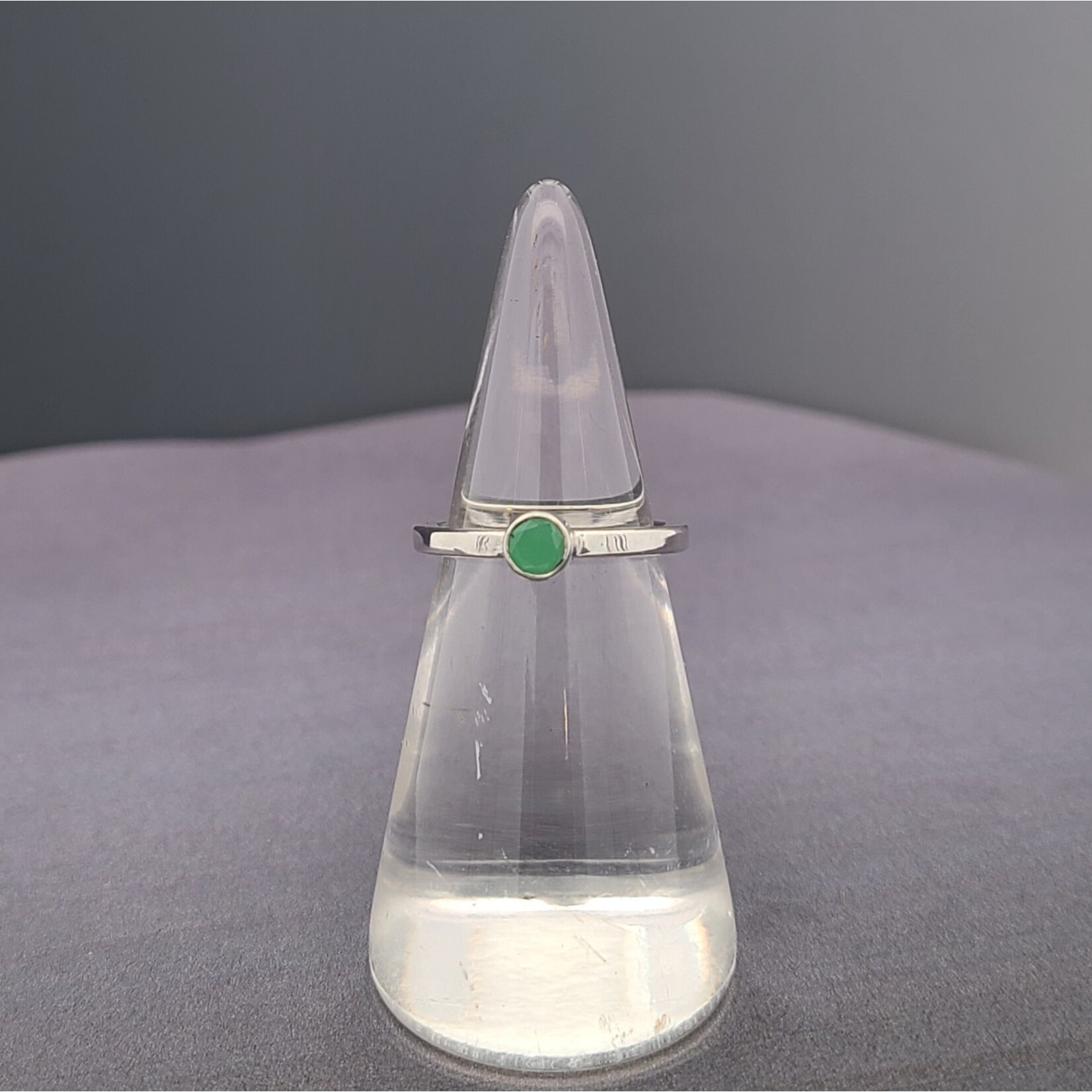 Modern Heirloom® Sterling Stackable Band w/ 4mm Chrysoprase, 2.0mm, sz 4