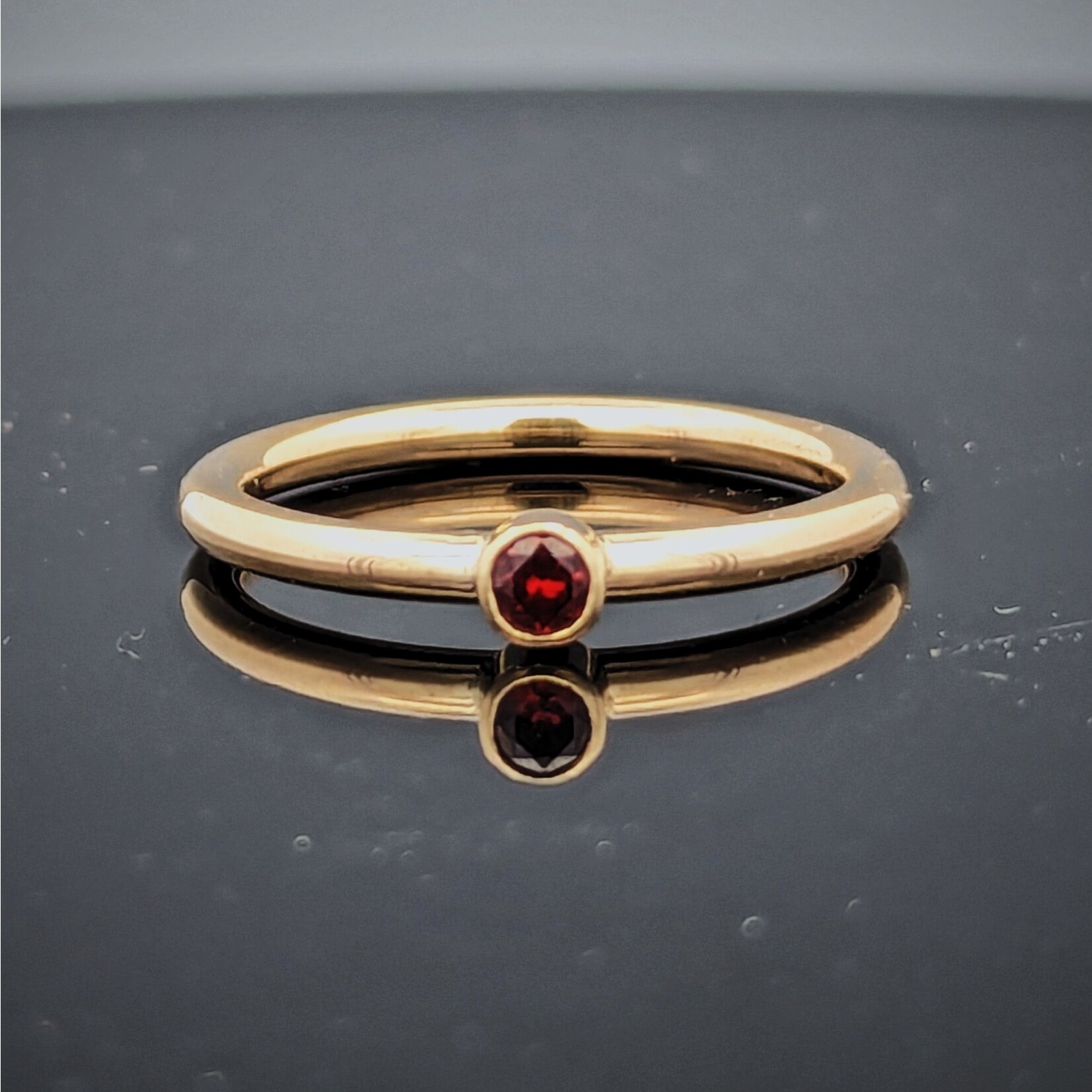 Modern Heirloom® 14KY Stackable Birthstone Ring w/ 3mm Garnet, 2mm, Sz 7.0