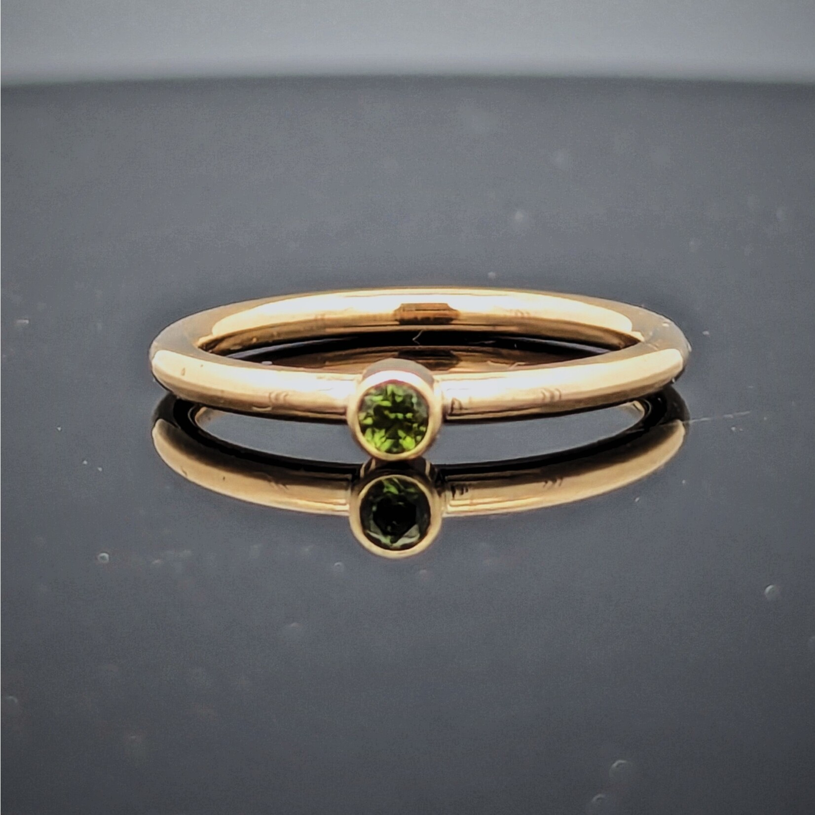 Modern Heirloom® 14KY Stackable Birthstone Ring w/ 3mm Peridot, 2mm, Sz 7.0