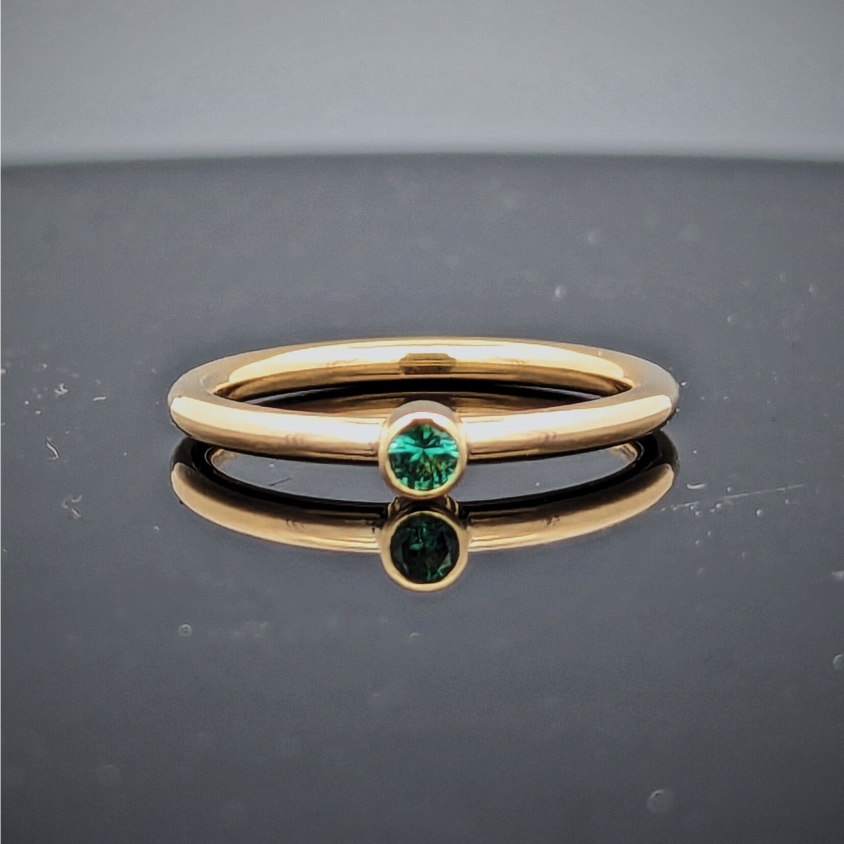 Modern Heirloom® 14KY Stackable Birthstone Ring w/ 3mm Emerald, 2mm, Sz 7.0