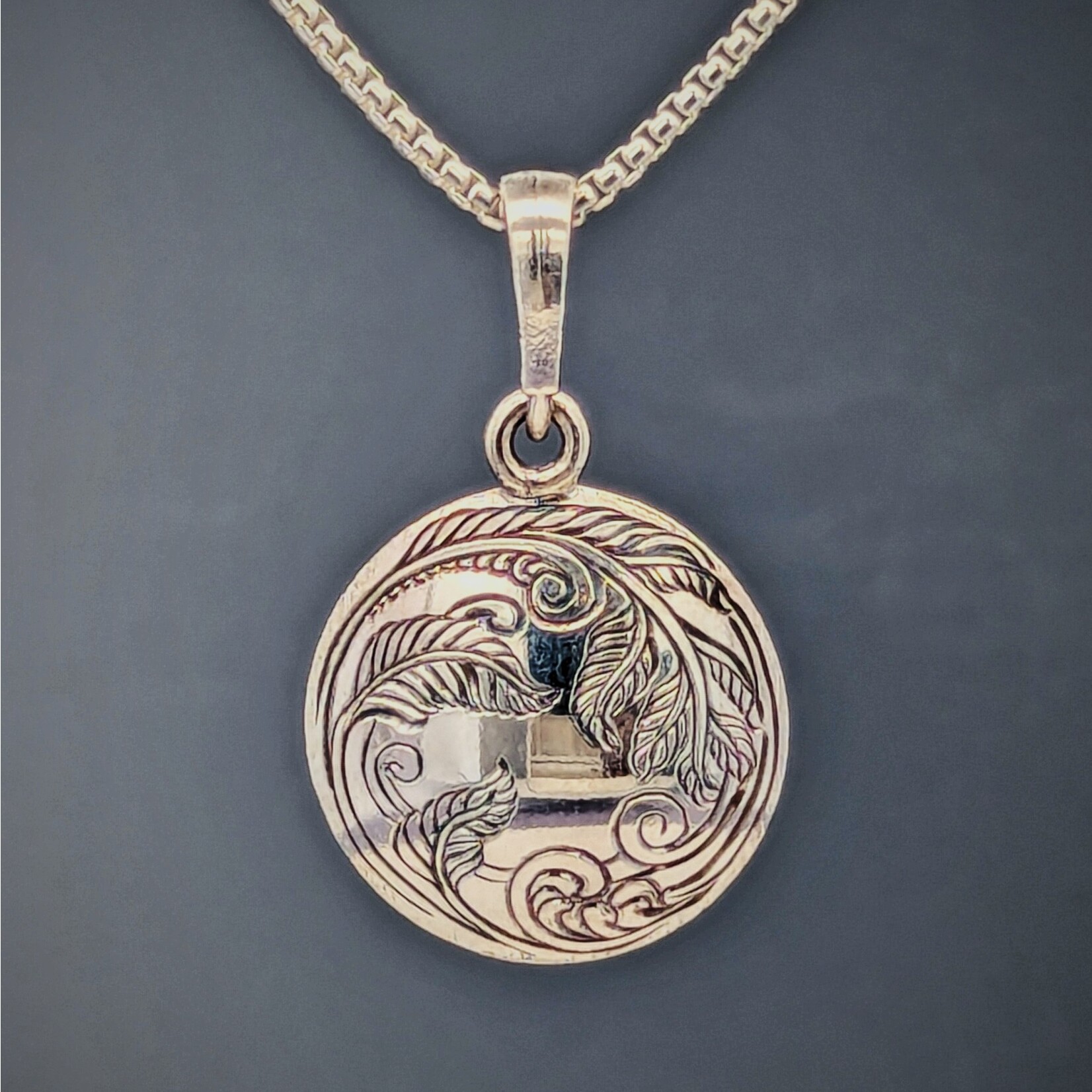 Modern Heirloom® 16mm Engraved Swirling Fern Petite Medallion