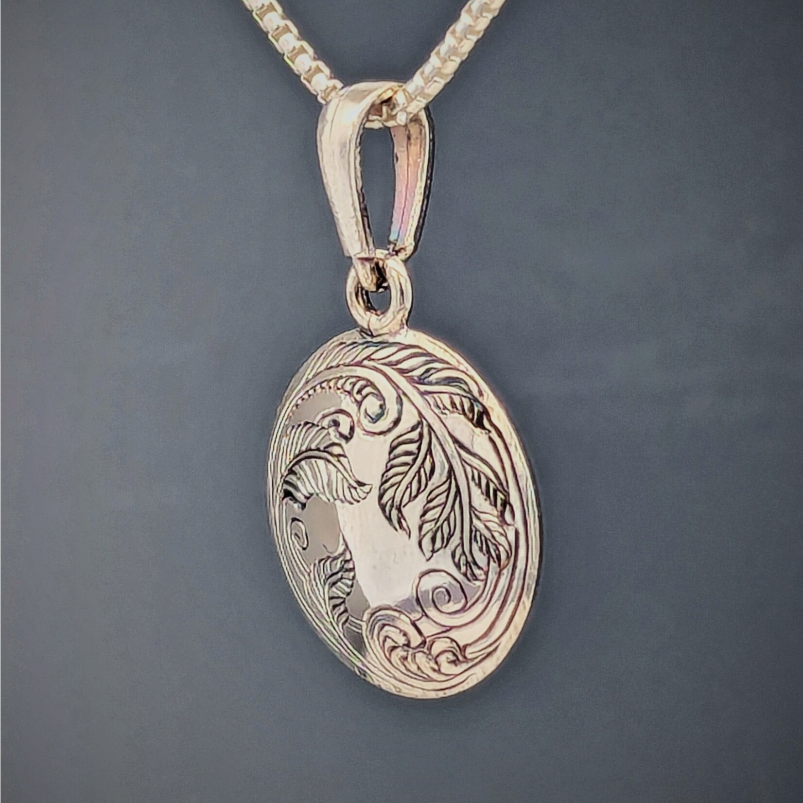 Modern Heirloom® 16mm Engraved Swirling Fern Petite Medallion