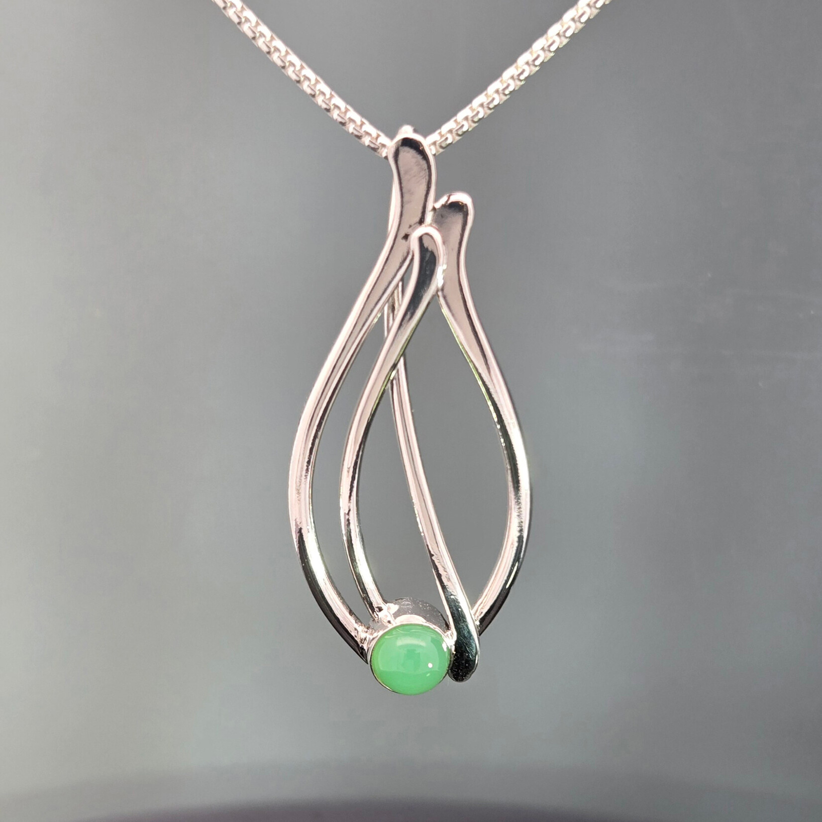 Modern Heirloom® Seagrass Pendant w/ 6mm Chrysoprase on 18" RDB