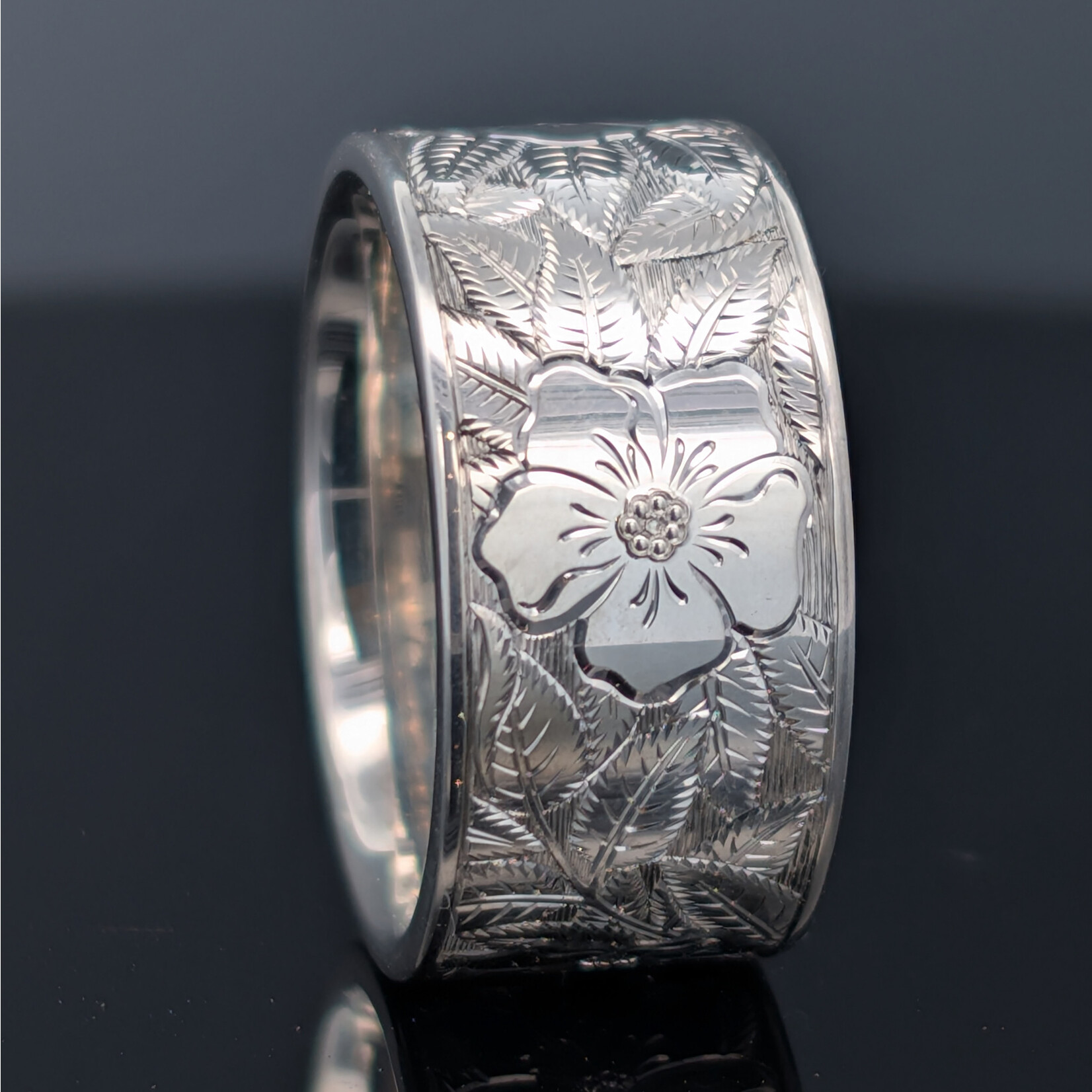 Modern Heirloom® Wild Rose Engraved Band, Flat, 10mm, Sterling, sz 7.5