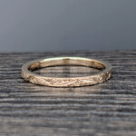 Modern Heirloom® Line Cut Alternating Scroll Band, Flat, 2mm, 14KY, sz7