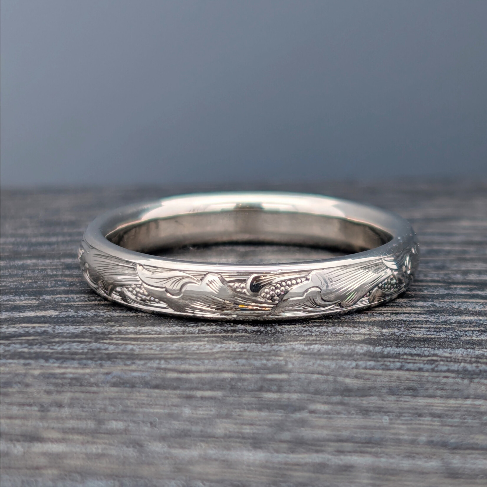 Modern Heirloom® Alternating Scroll Leaf Band, Half-Round, 4mm, 14KW, sz10.5