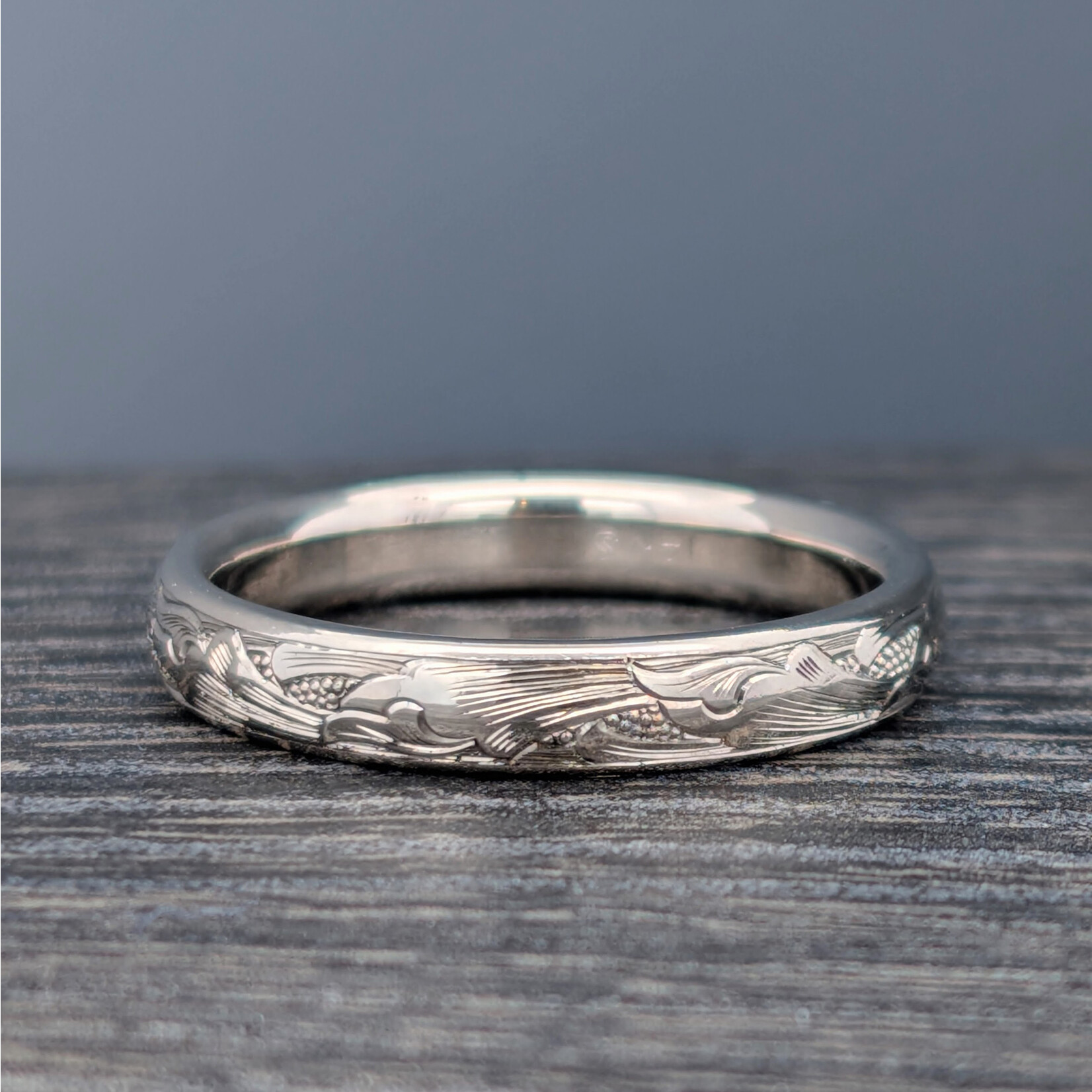 Modern Heirloom® Alternating Scroll Leaf Band, Half-Round, 4mm, 14KW, sz10.5