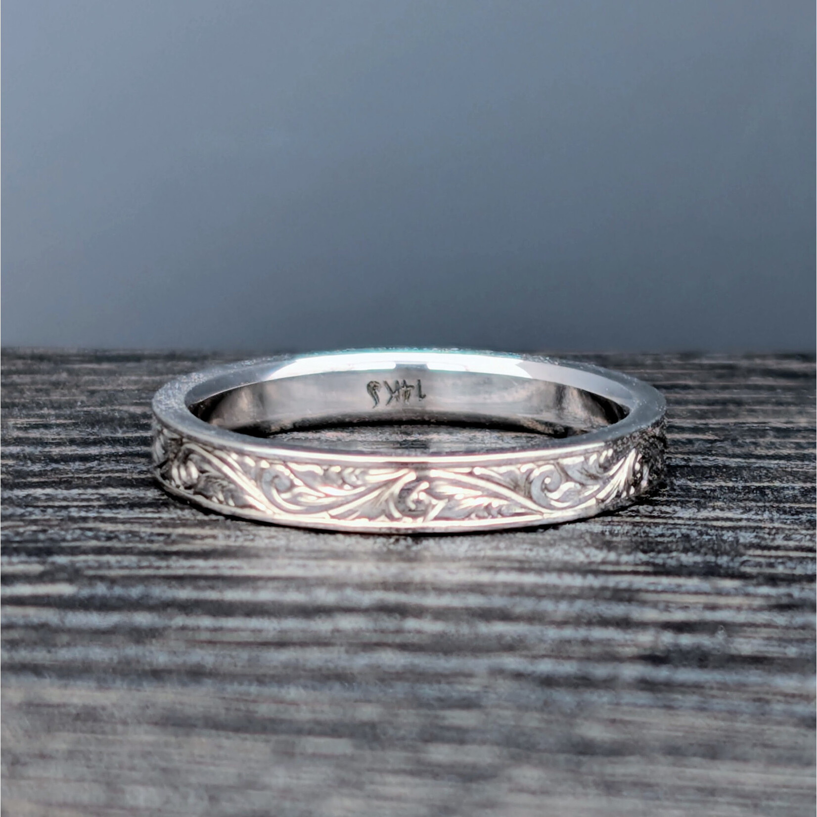 Modern Heirloom® Line Cut Alternating Scroll Band, Flat, 3mm, 14KW, sz7