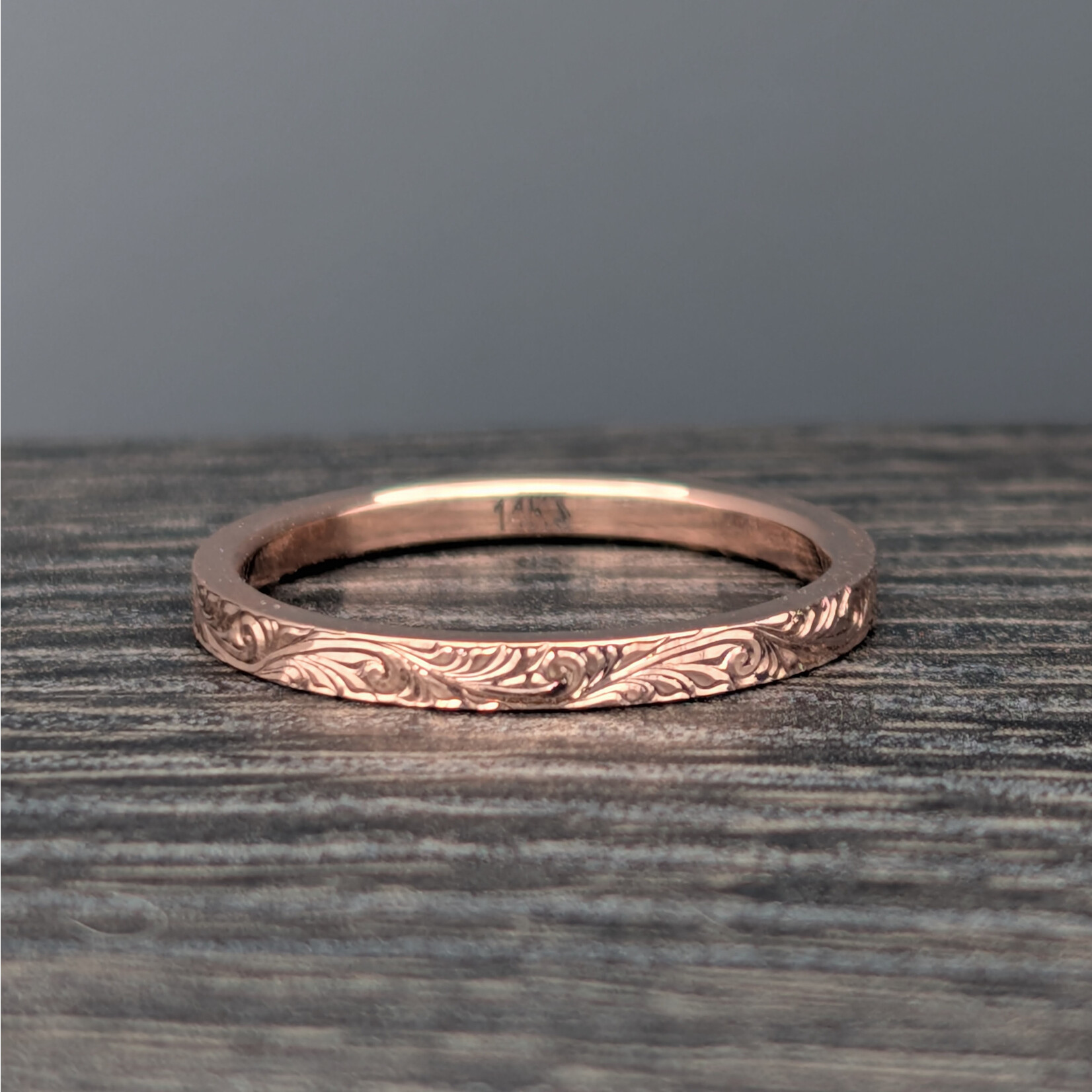 Modern Heirloom® Flare Cut Alternating Scroll Band, Flat, 2mm, 14KR, sz7