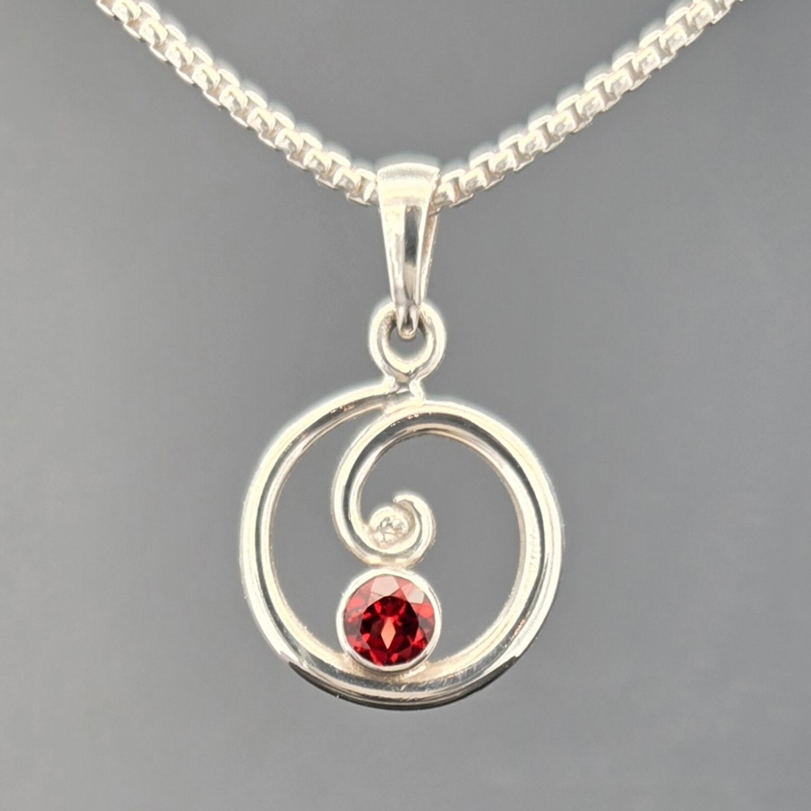 Modern Heirloom® Spiral Pendant w/ 4mm Garnet, 18" Rounded Box
