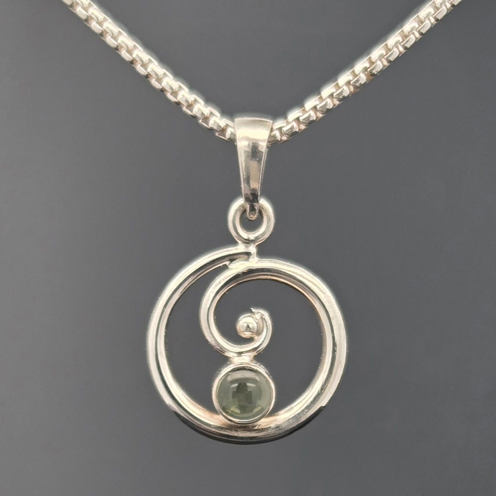 Modern Heirloom® Spiral Pendant w/ 4mm Peridot cab