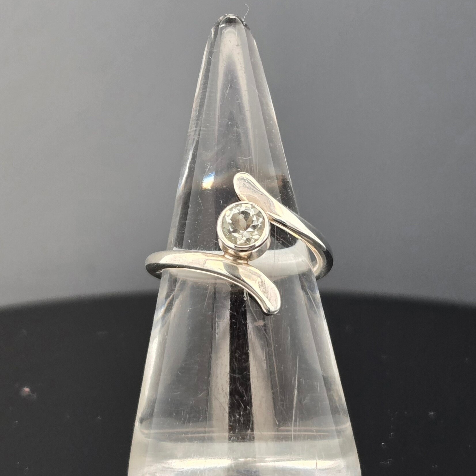 Modern Heirloom® Bypass Ring w/ Green Quartz 5mm Size 6