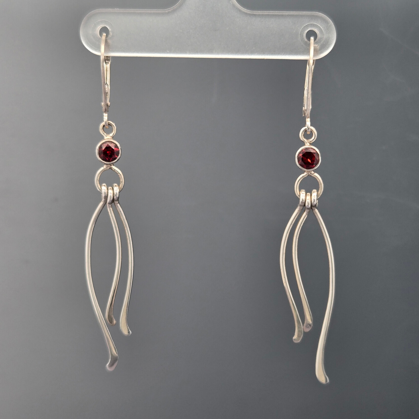 Modern Heirloom® Seagrass Earring, 4mm Garnet