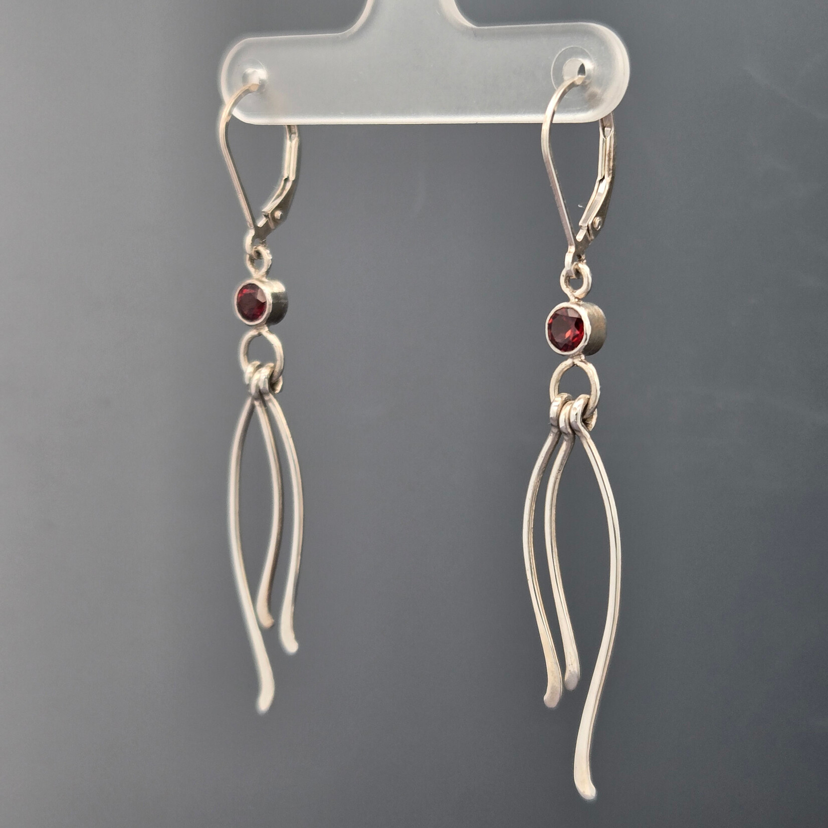 Modern Heirloom® Seagrass Earring, 4mm Garnet
