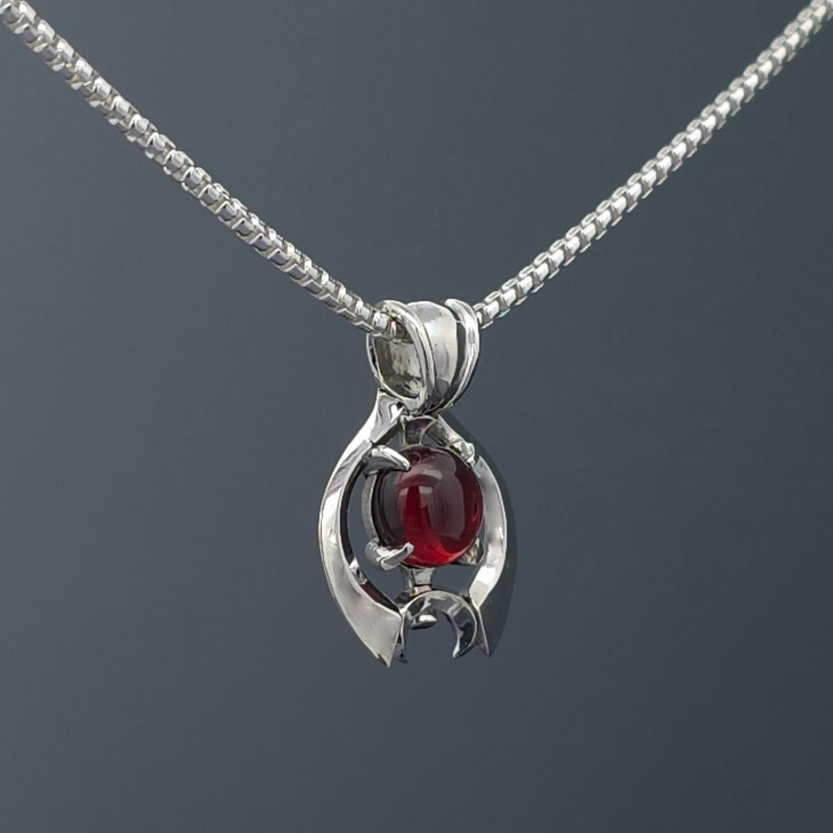 Modern Heirloom® Wishbone Relic, 8mm Garnet