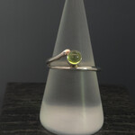 Modern Heirloom® Bypass Taper Ring w/ Peridot 5mm Size 7.5