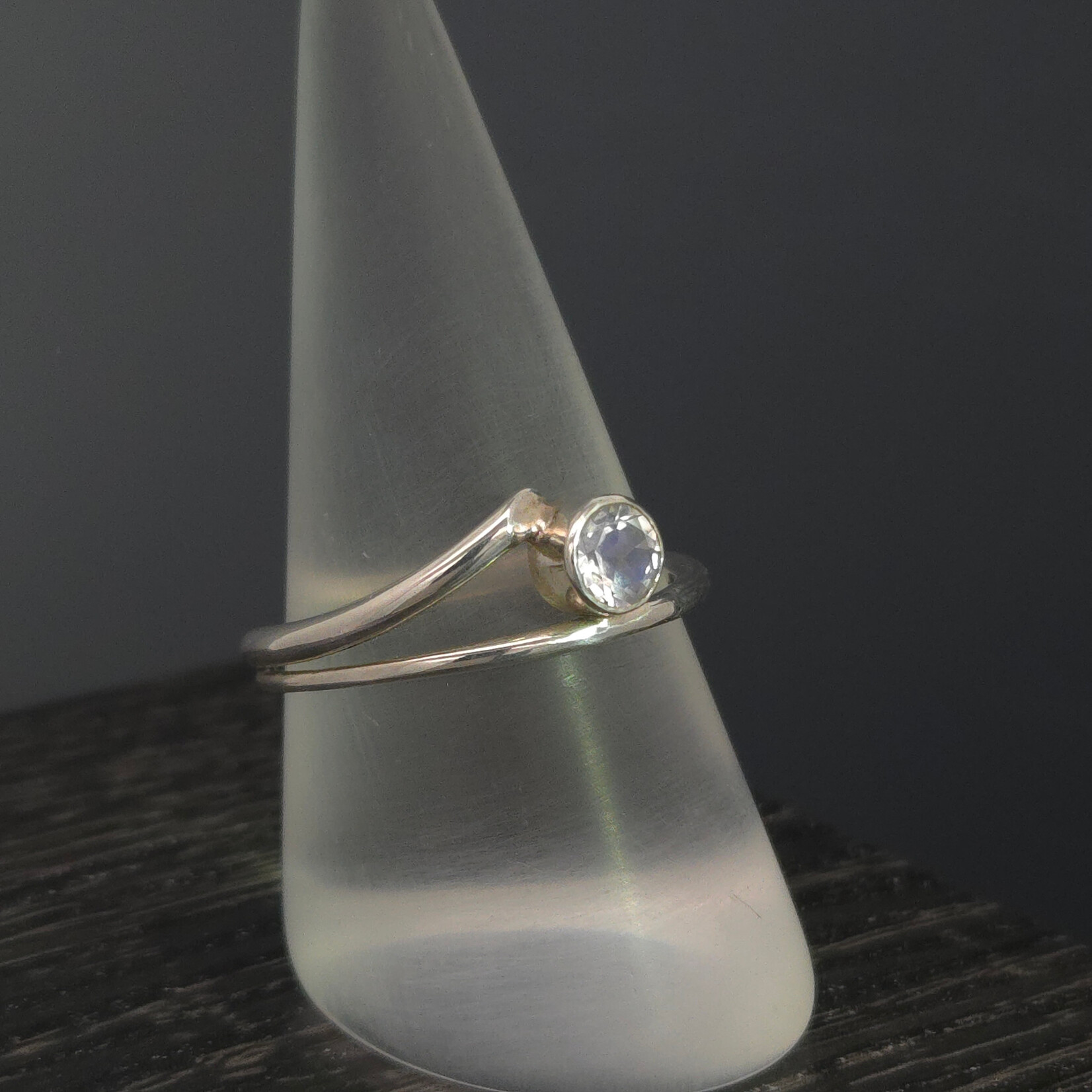 Modern Heirloom® Bypass Taper Ring 5mm Faceted Moonstone Sz 9.5