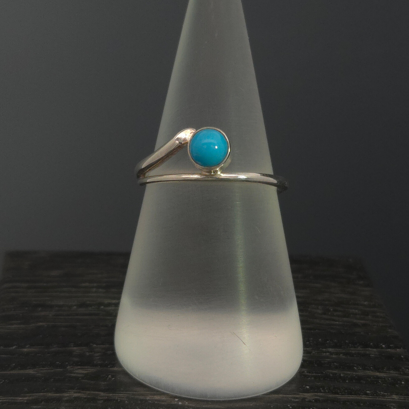 Modern Heirloom® Bypass Taper Ring w/ Turquoise 5mm Size 6.75