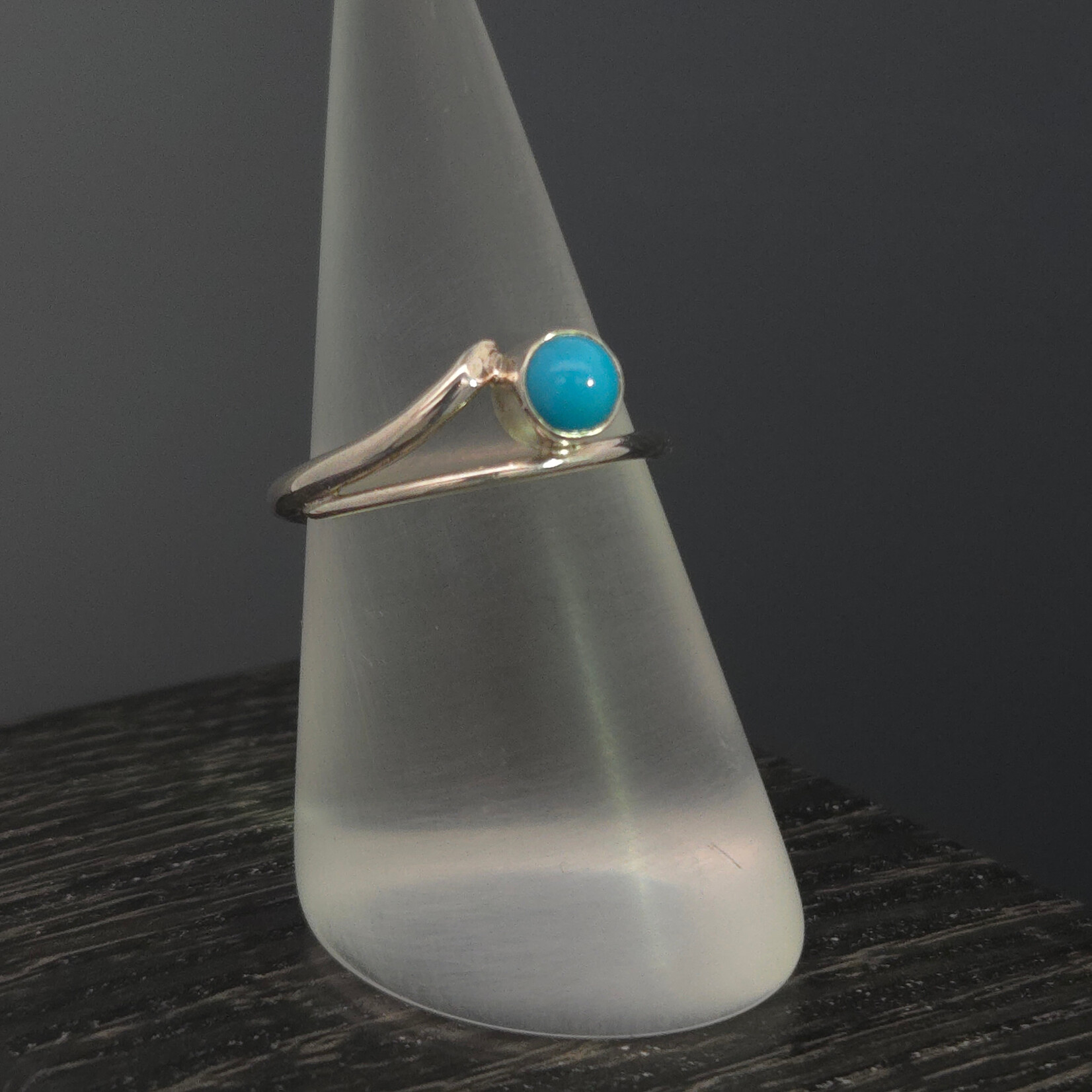 Modern Heirloom® Bypass Taper Ring w/ Turquoise 5mm Size 6.75